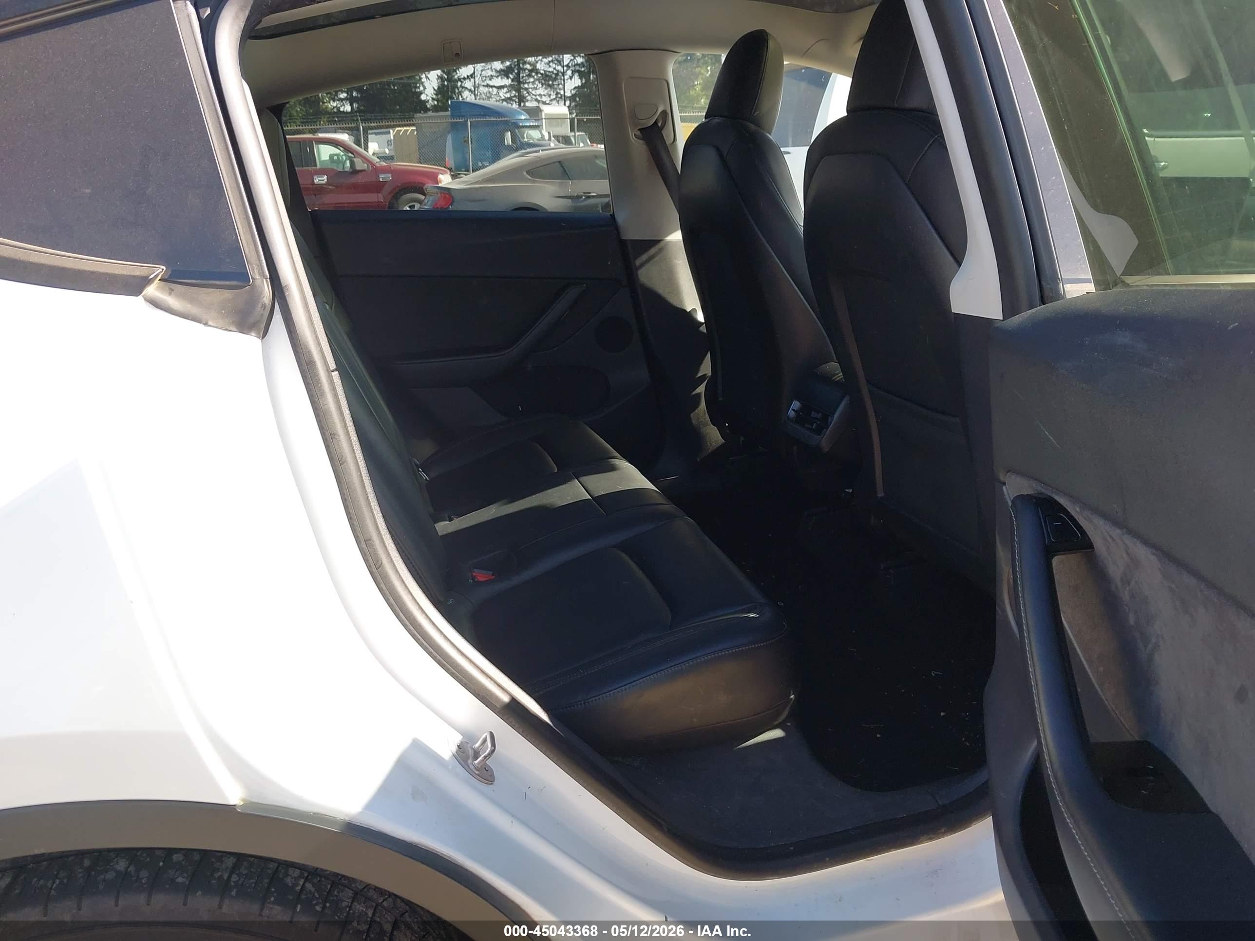 TESLA MODEL image 8