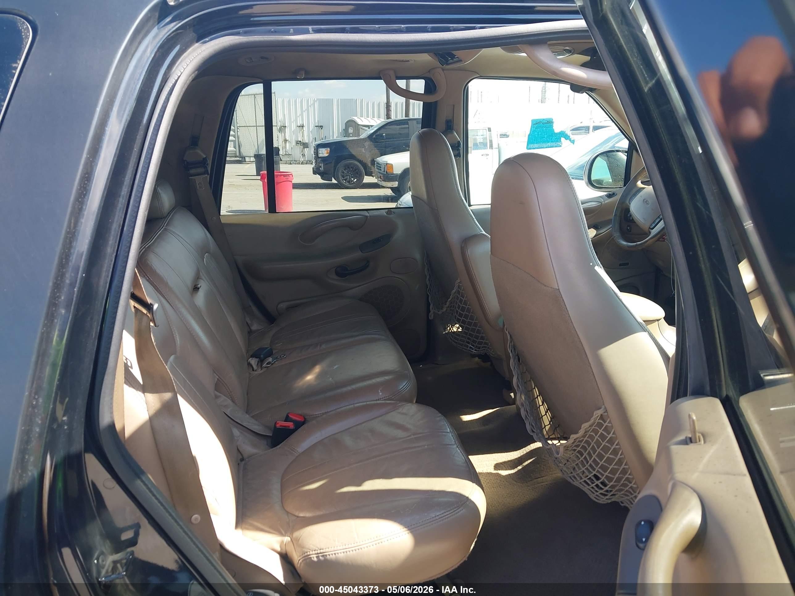 FORD EXPEDITION image 8