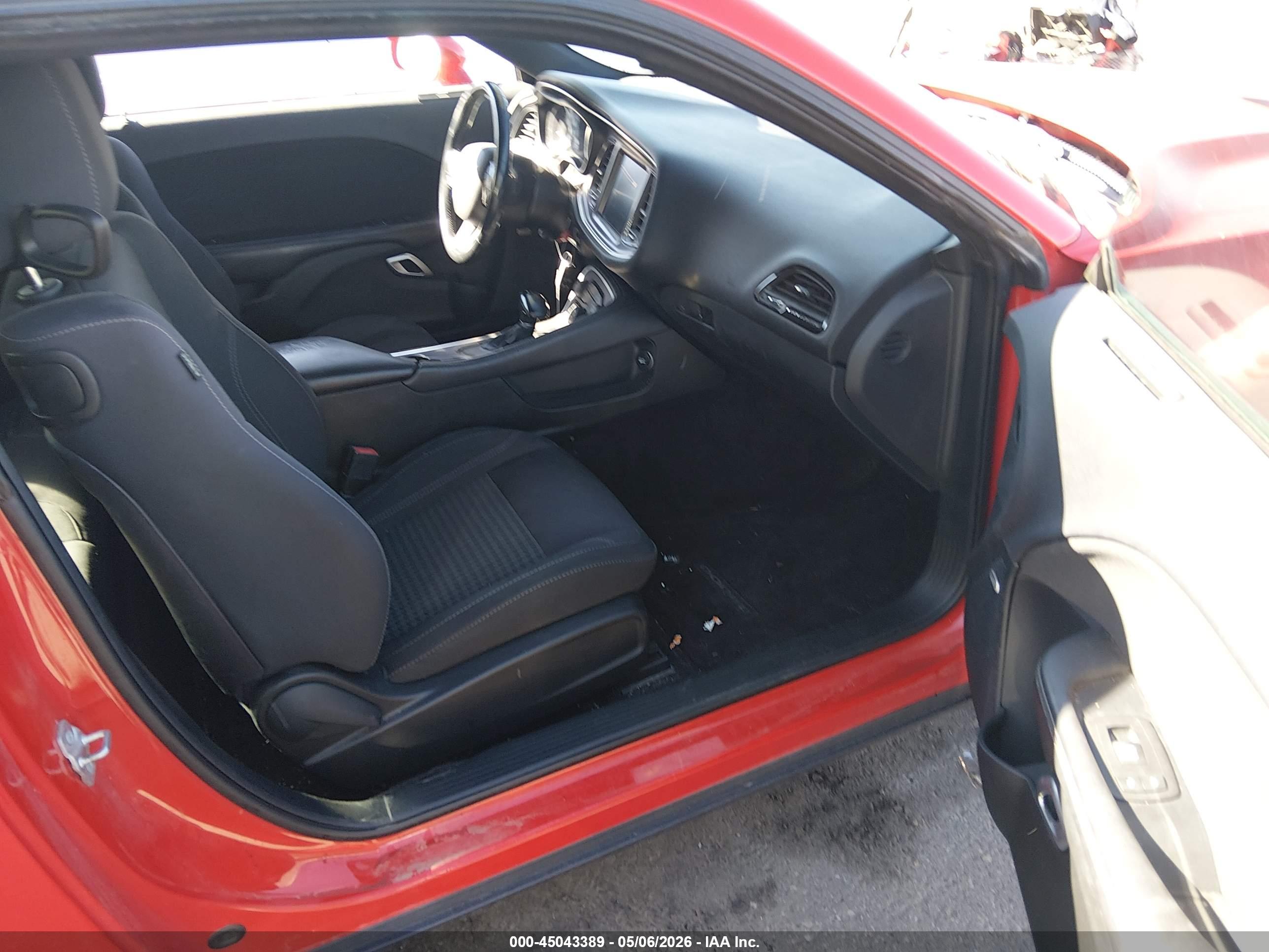 DODGE CHALLENGER image 5