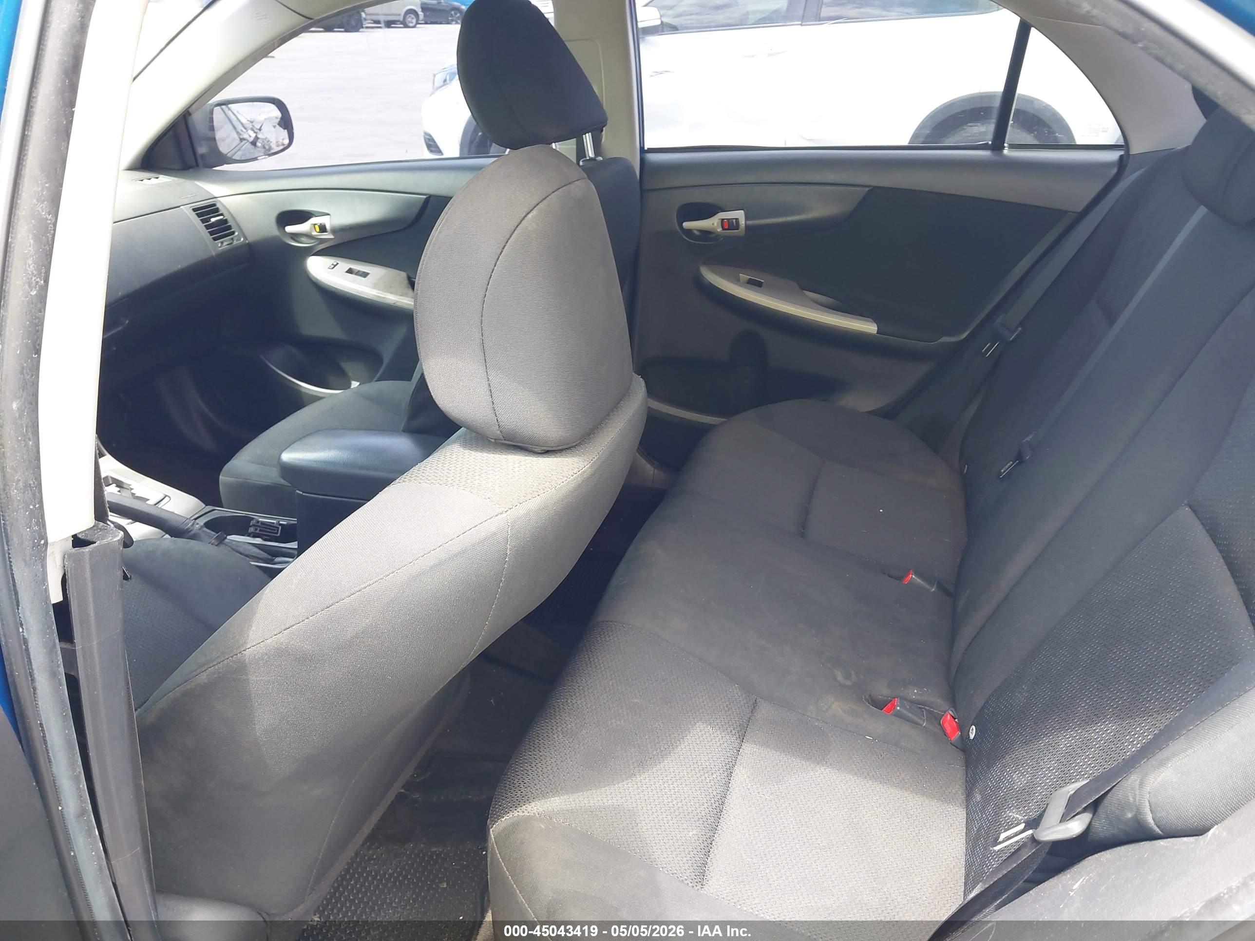 TOYOTA COROLLA image 8