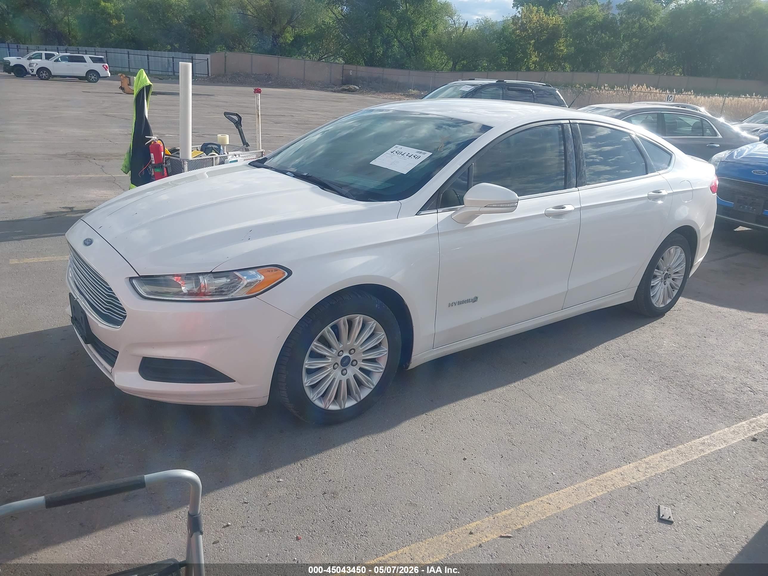 FORD FUSION image 2