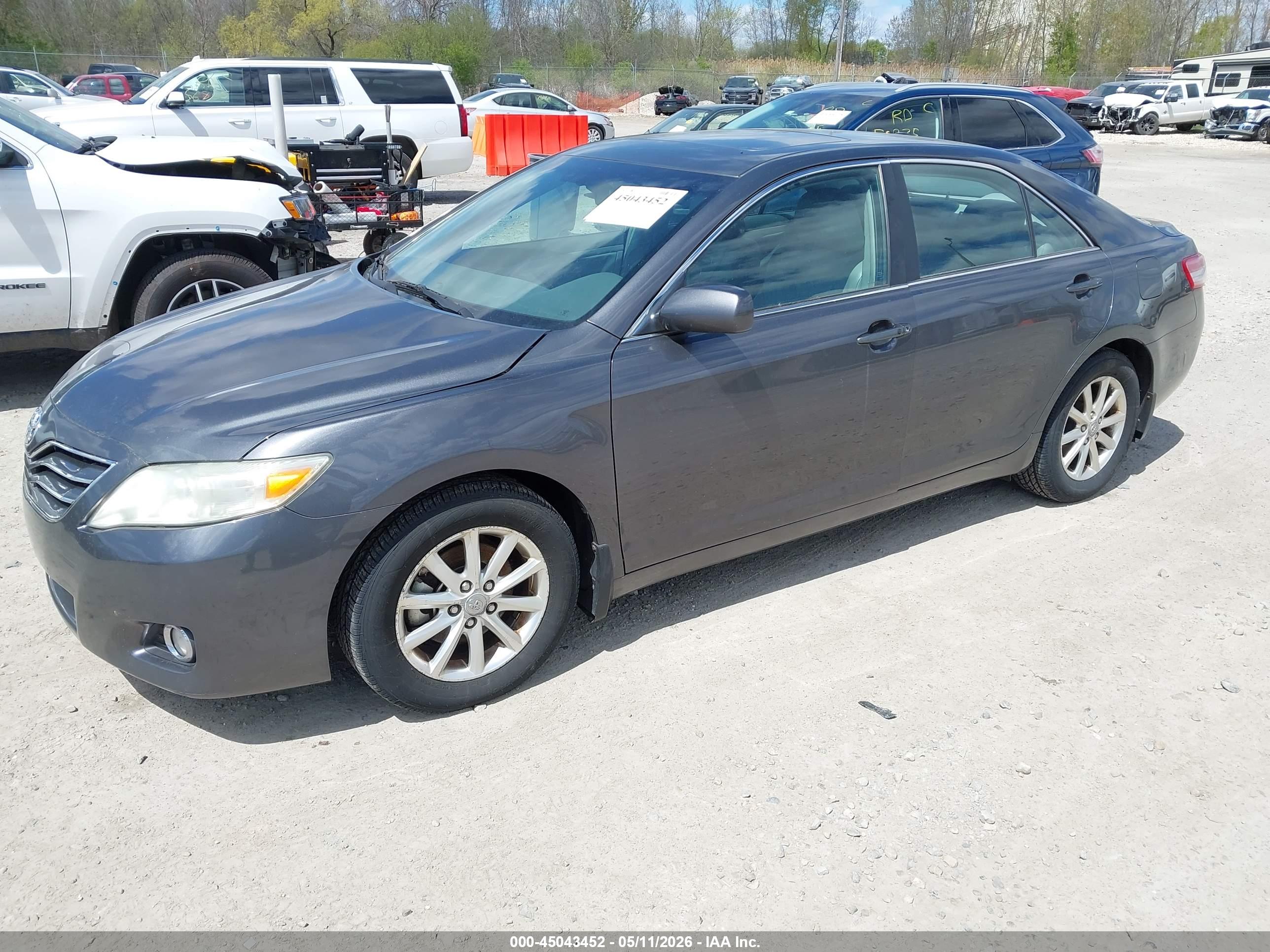TOYOTA CAMRY image 2