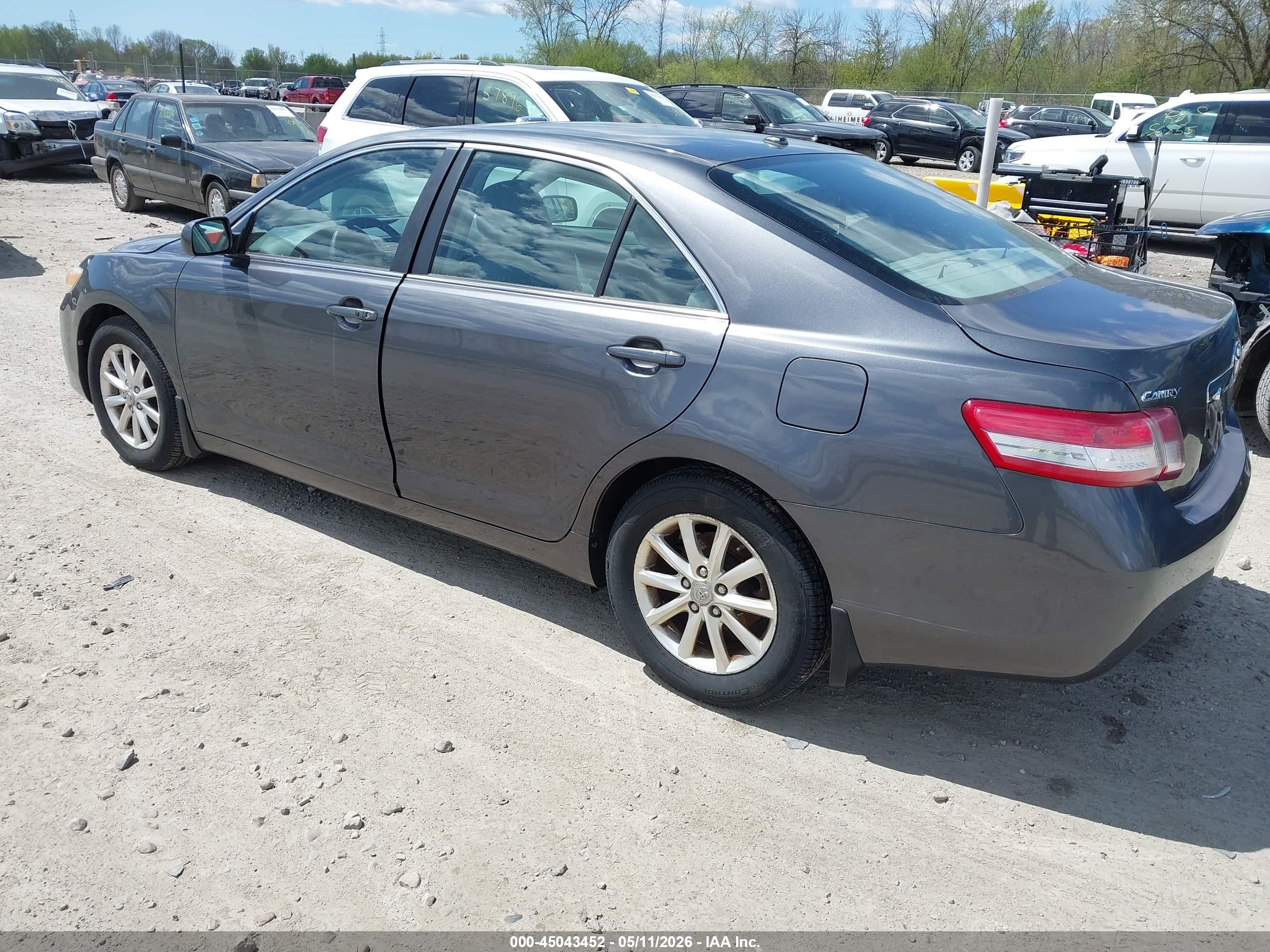 TOYOTA CAMRY image 3