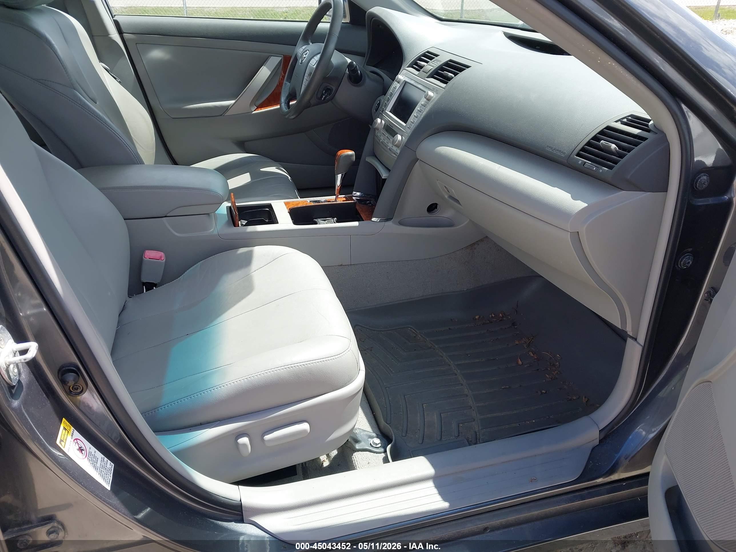 TOYOTA CAMRY image 5
