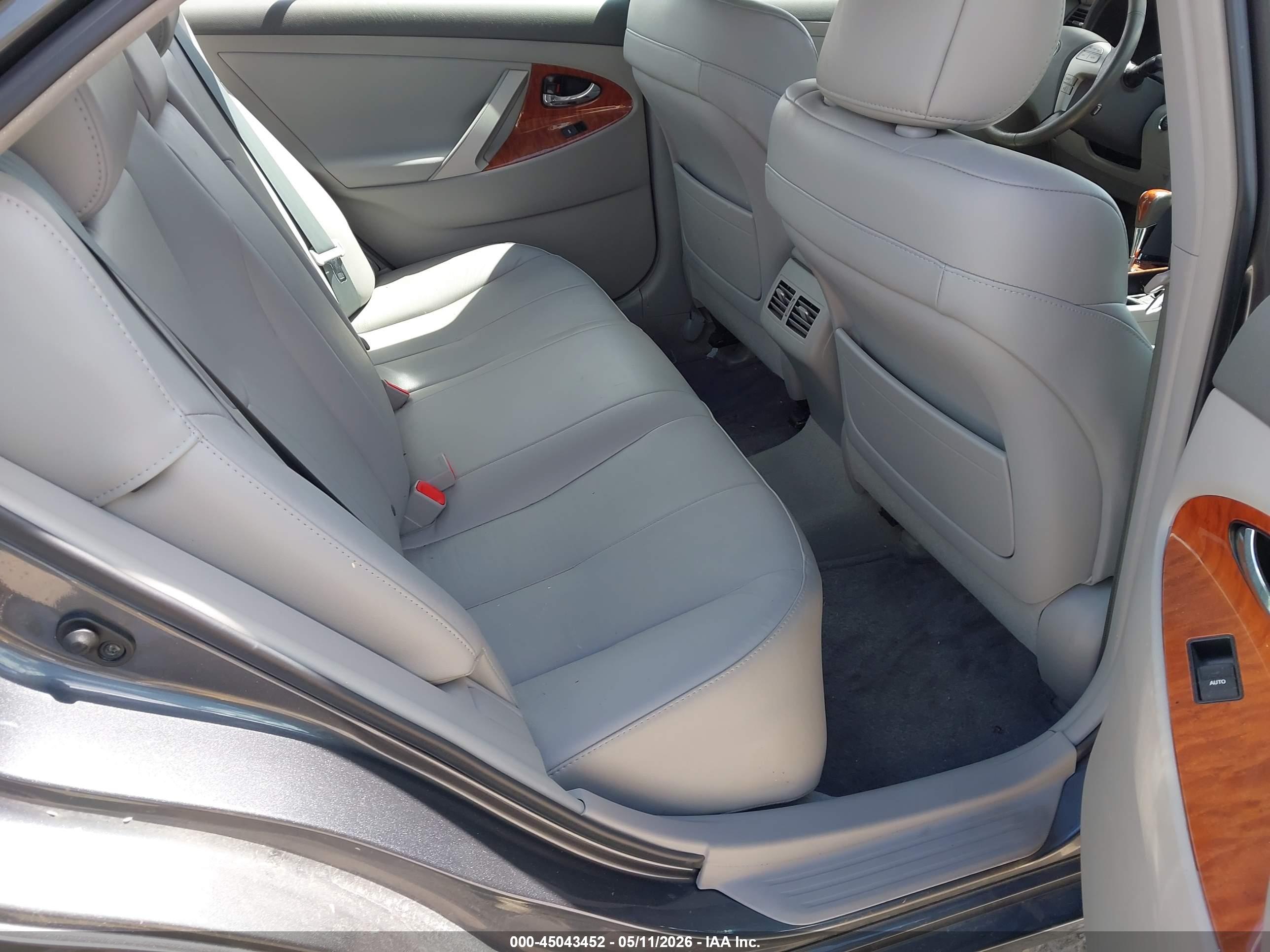 TOYOTA CAMRY image 8