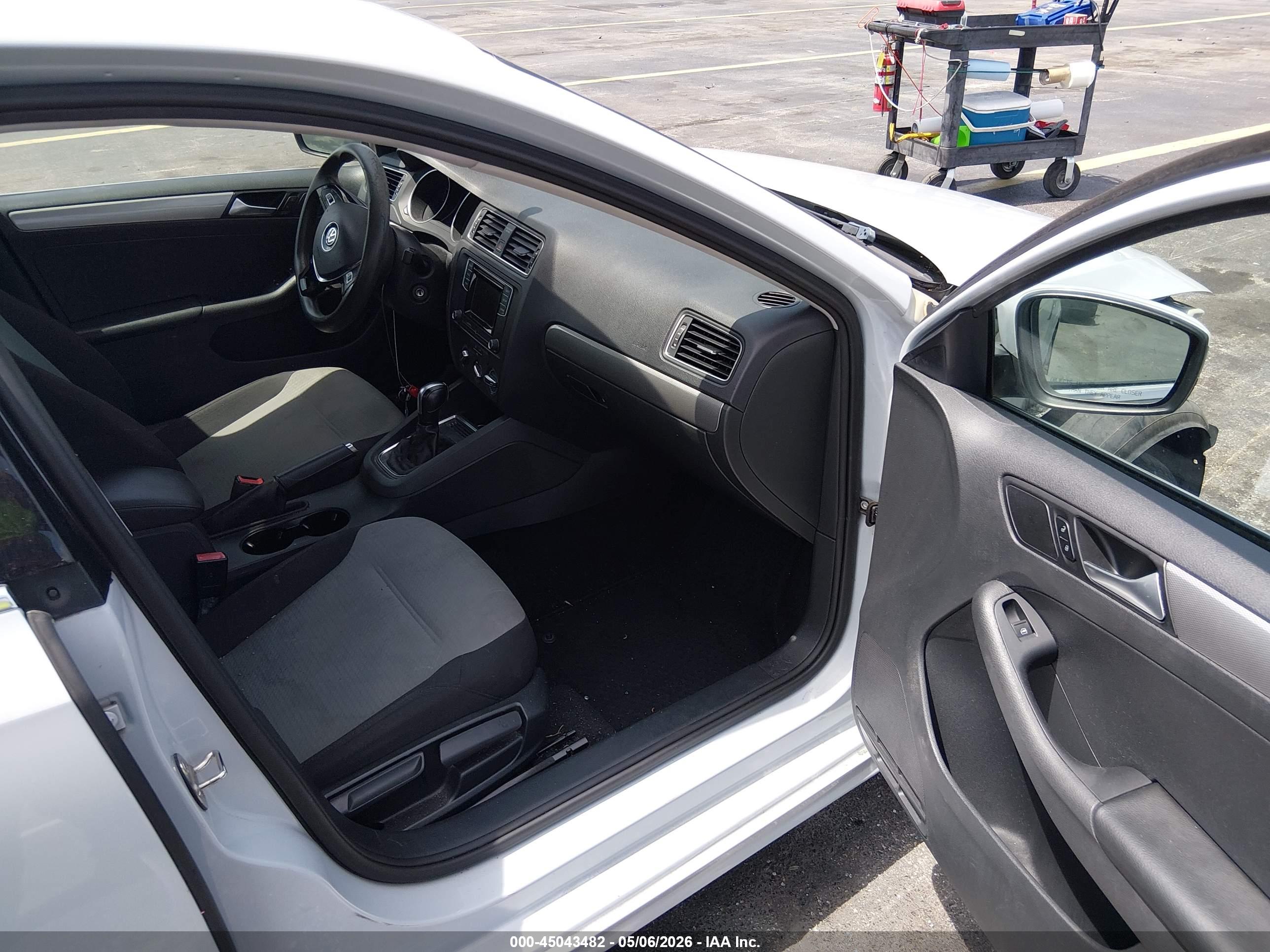 VOLKSWAGEN JETTA image 5
