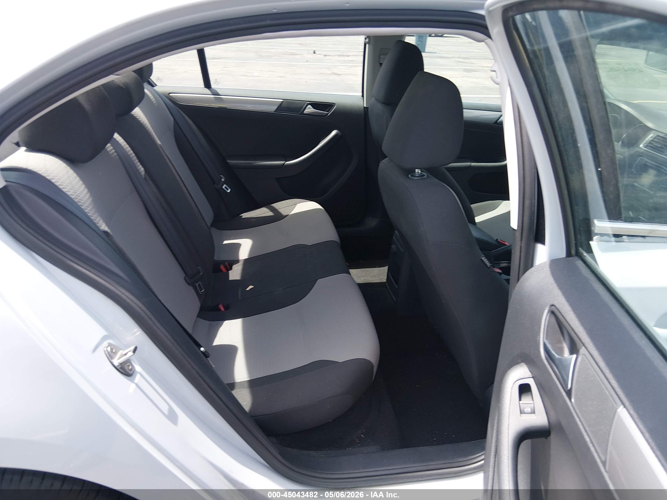 VOLKSWAGEN JETTA image 8