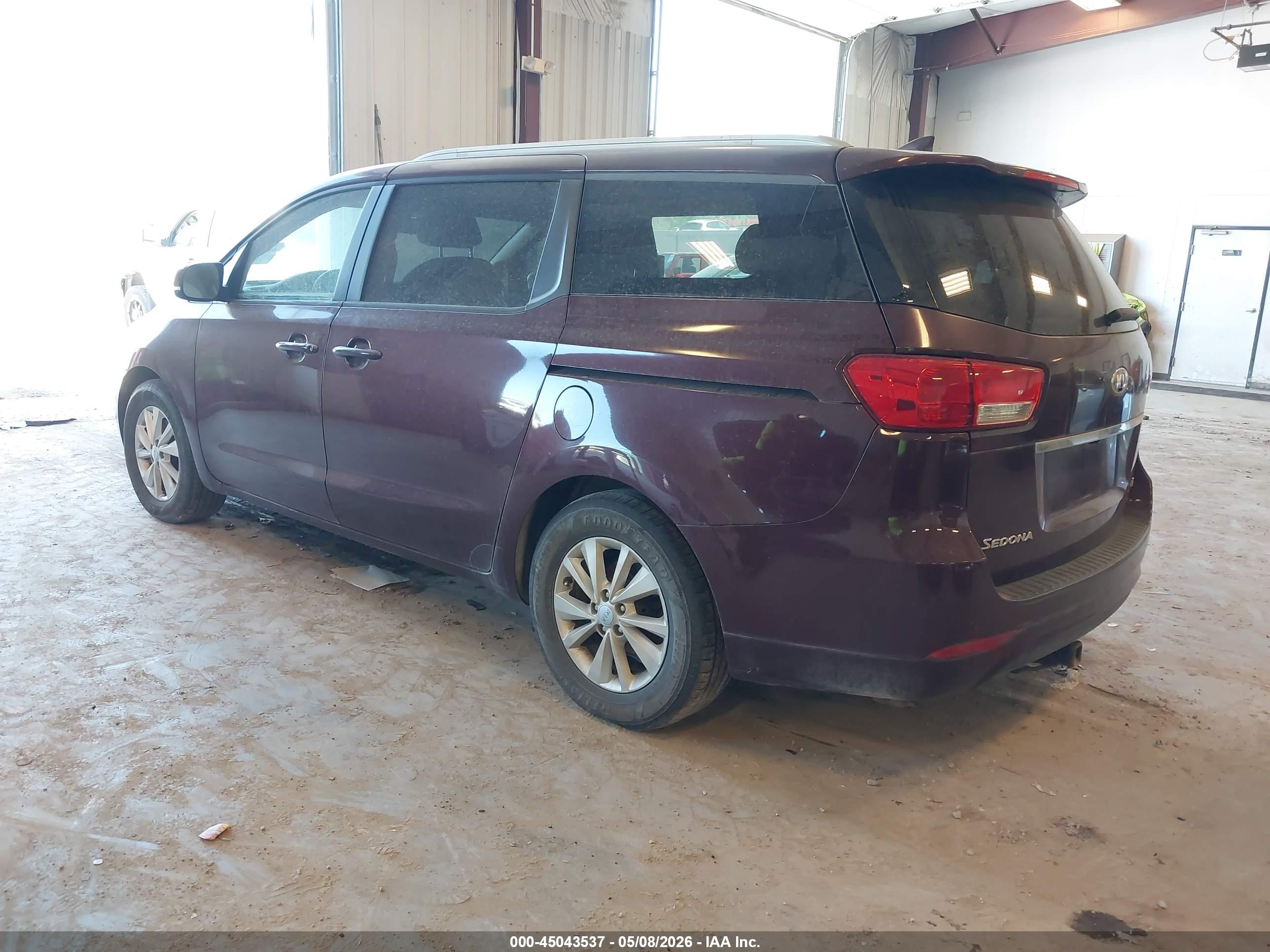 KIA SEDONA image 3