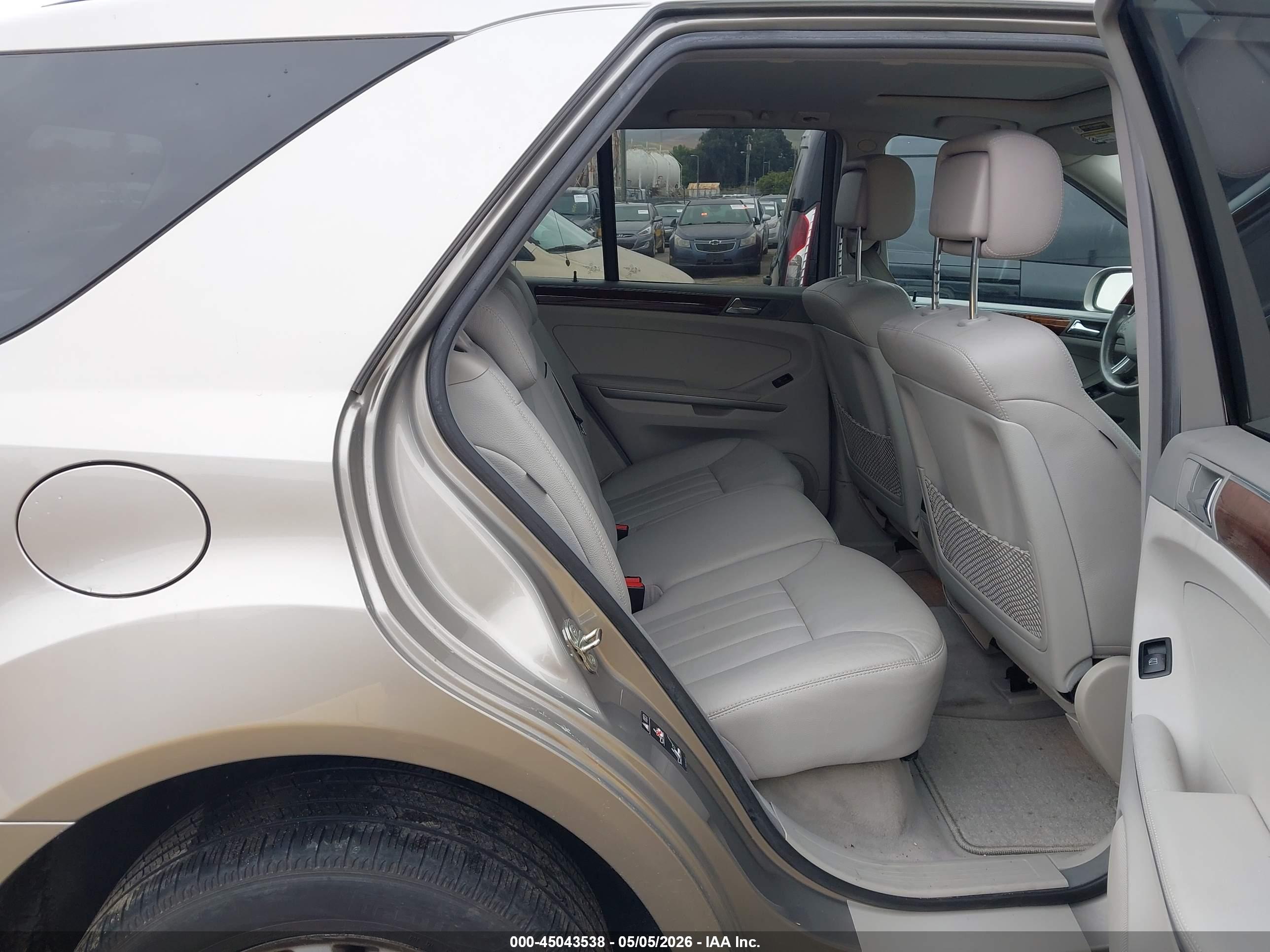 MERCEDES-BENZ ML image 8