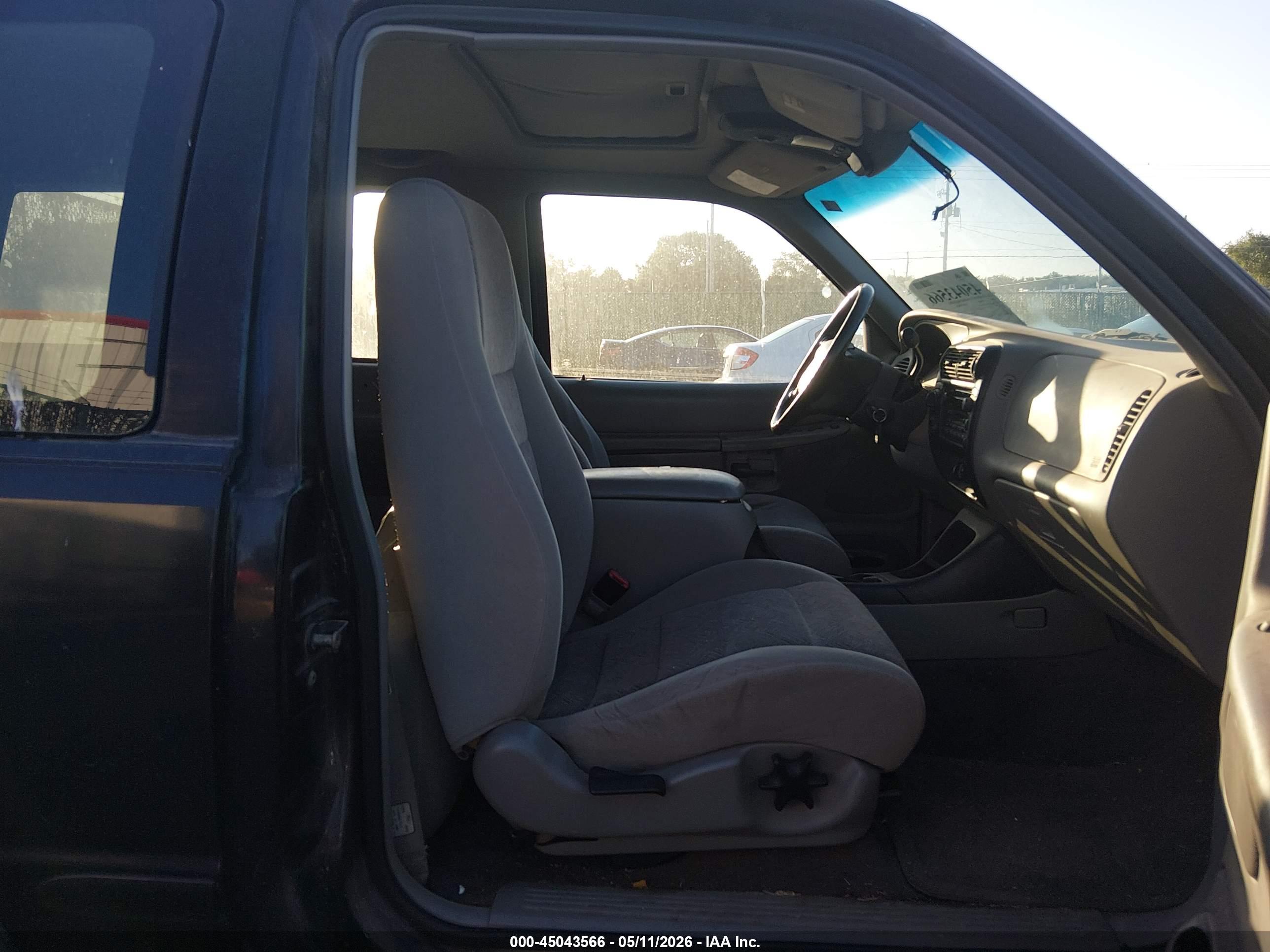 FORD EXPLORER image 5