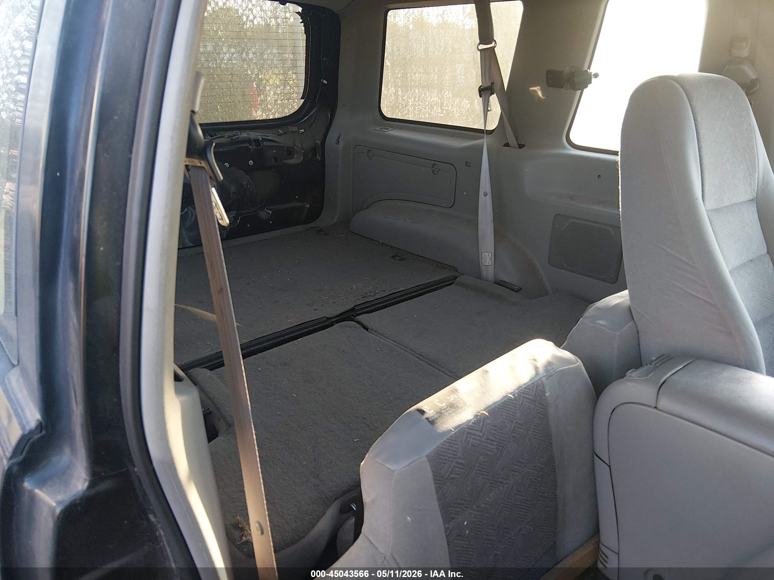 FORD EXPLORER image 8