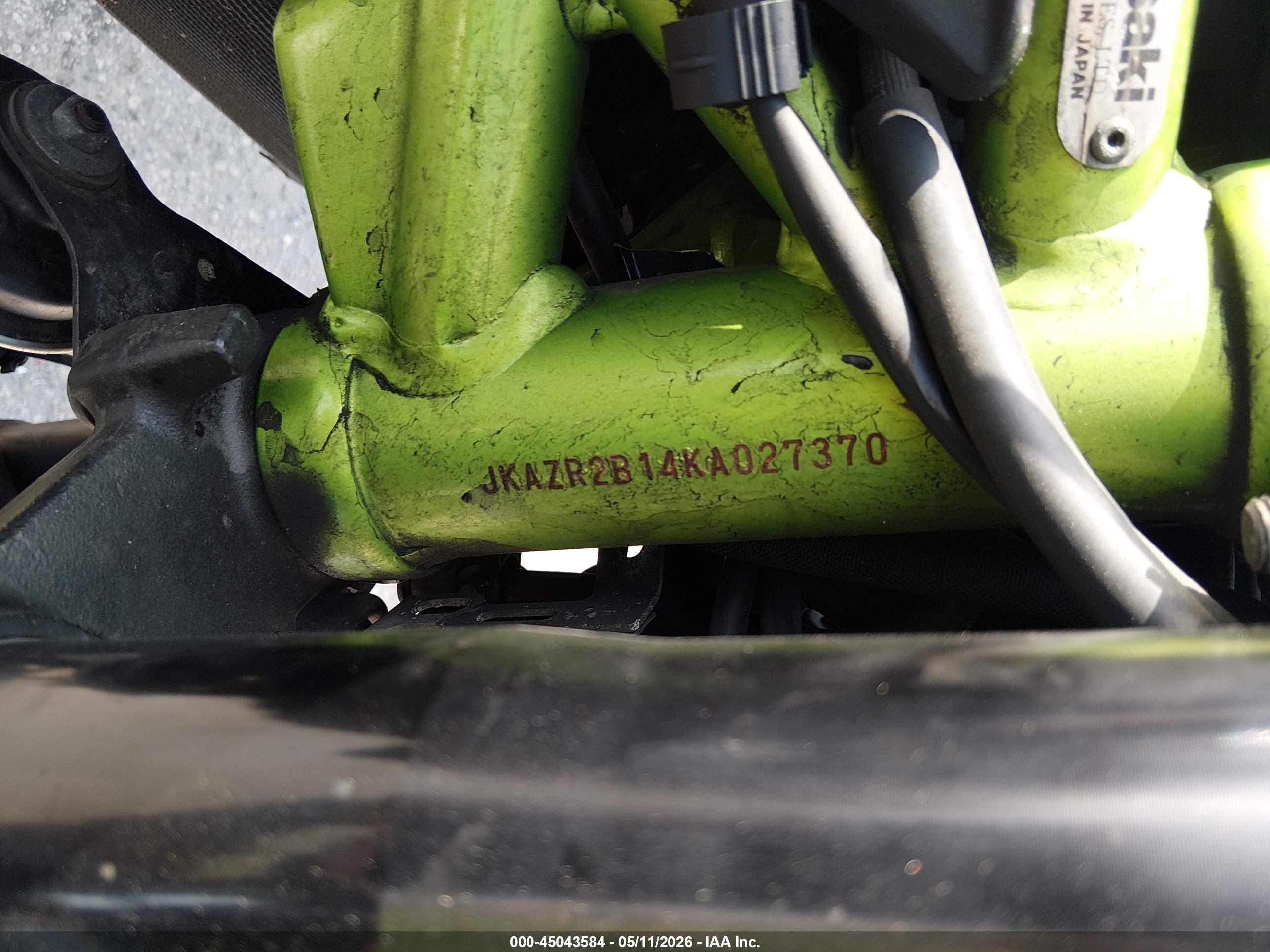 KAWASAKI ZR900 image 10