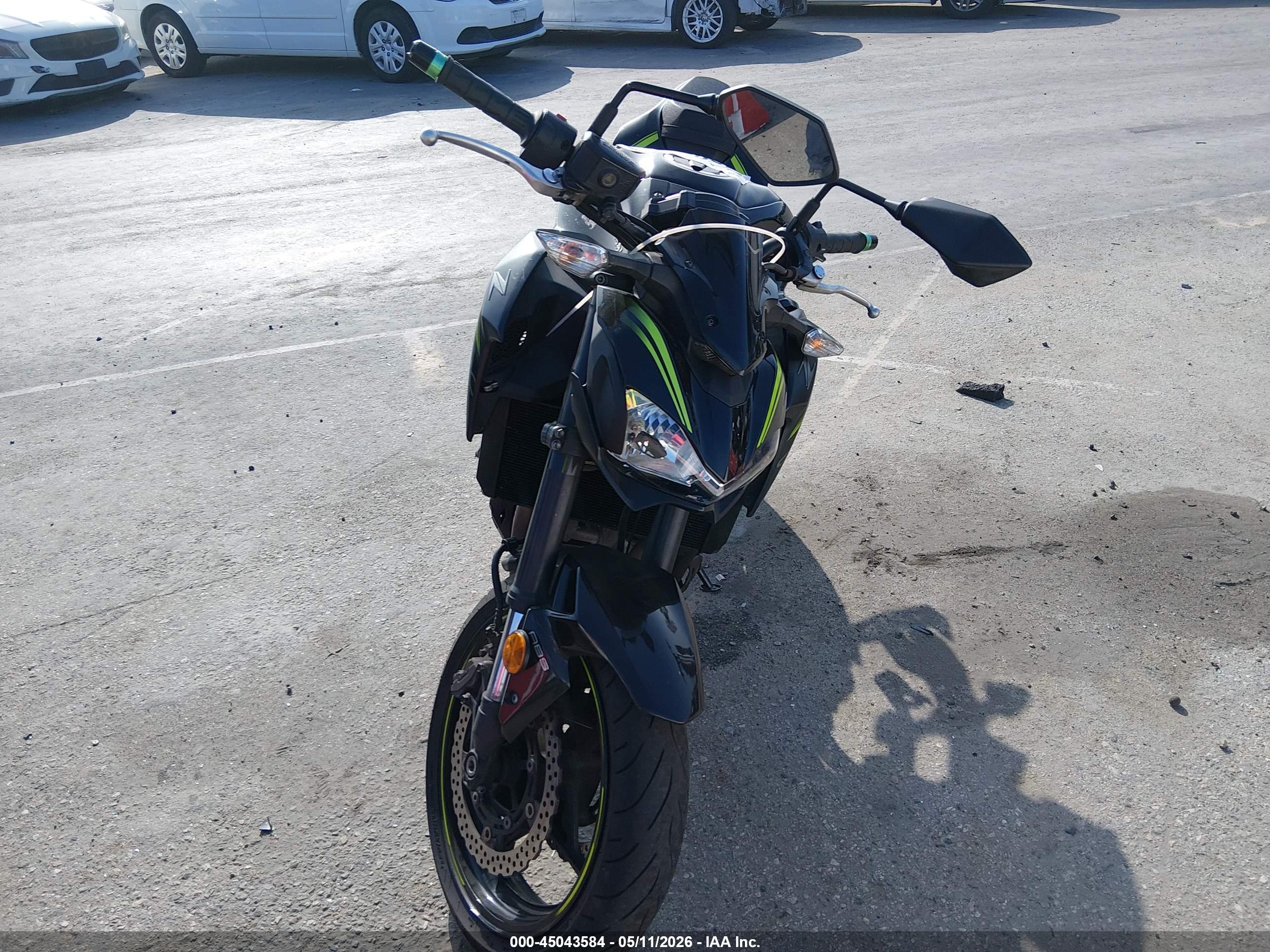 KAWASAKI ZR900 image 5