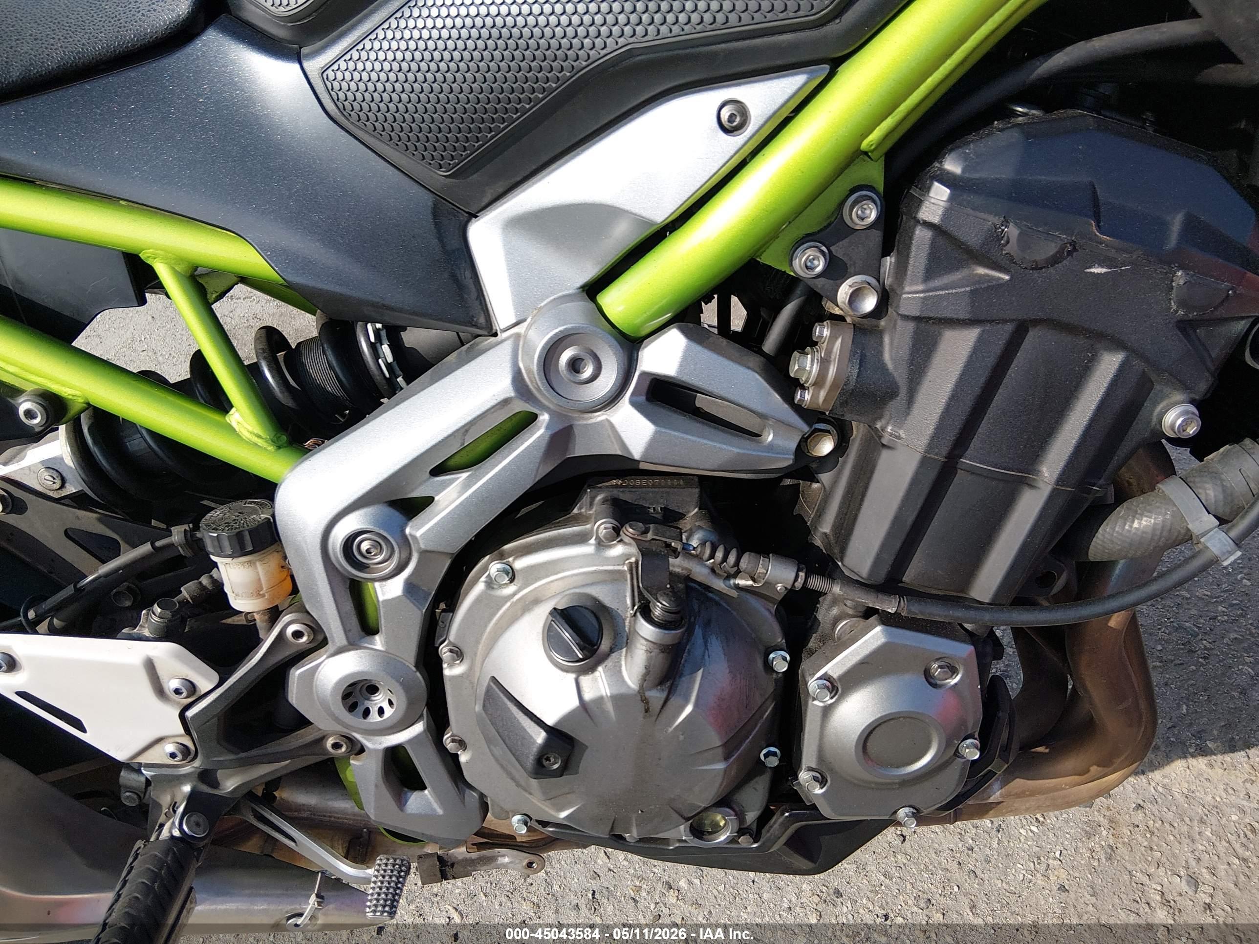 KAWASAKI ZR900 image 8