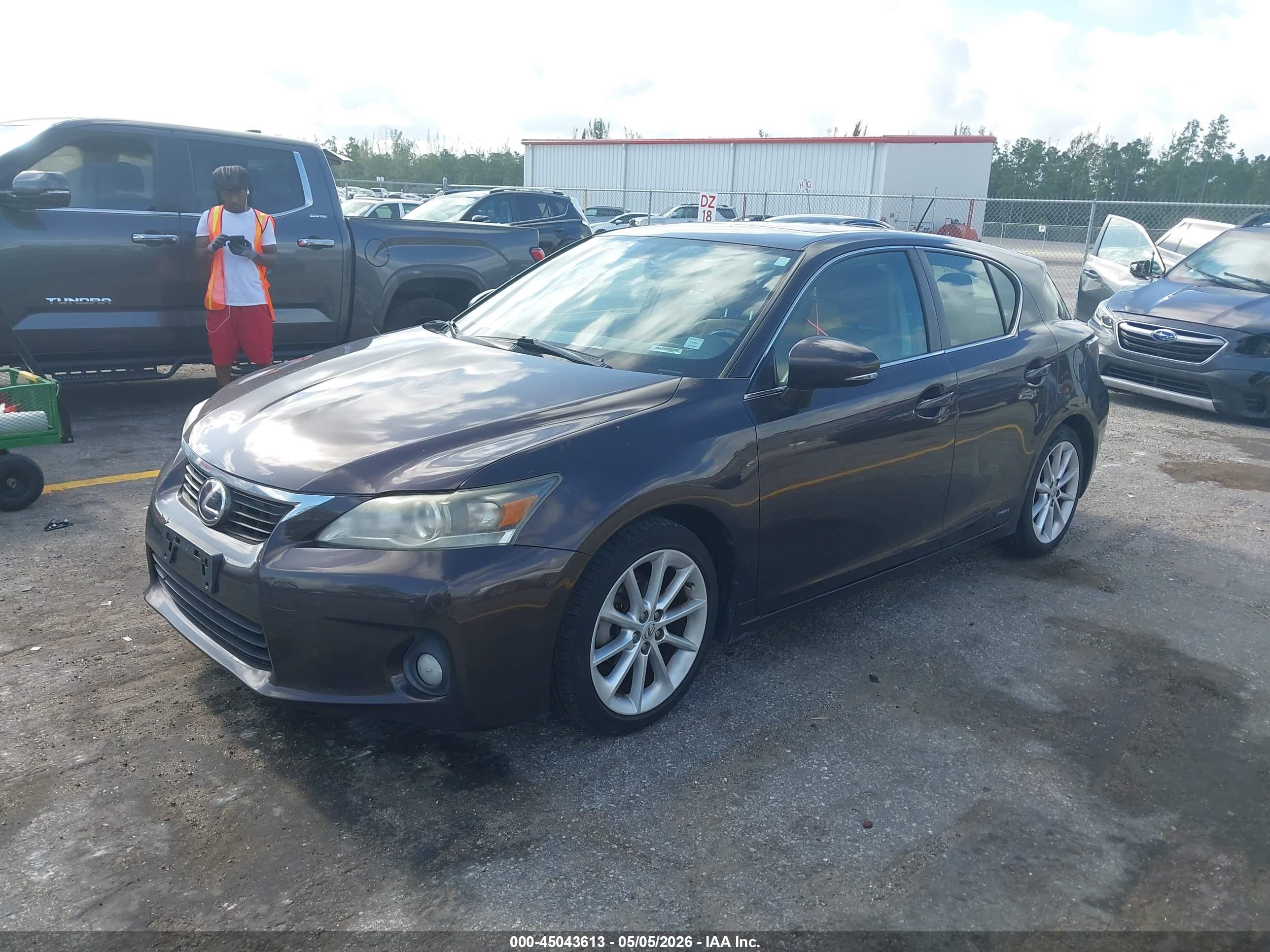 LEXUS CT image 2