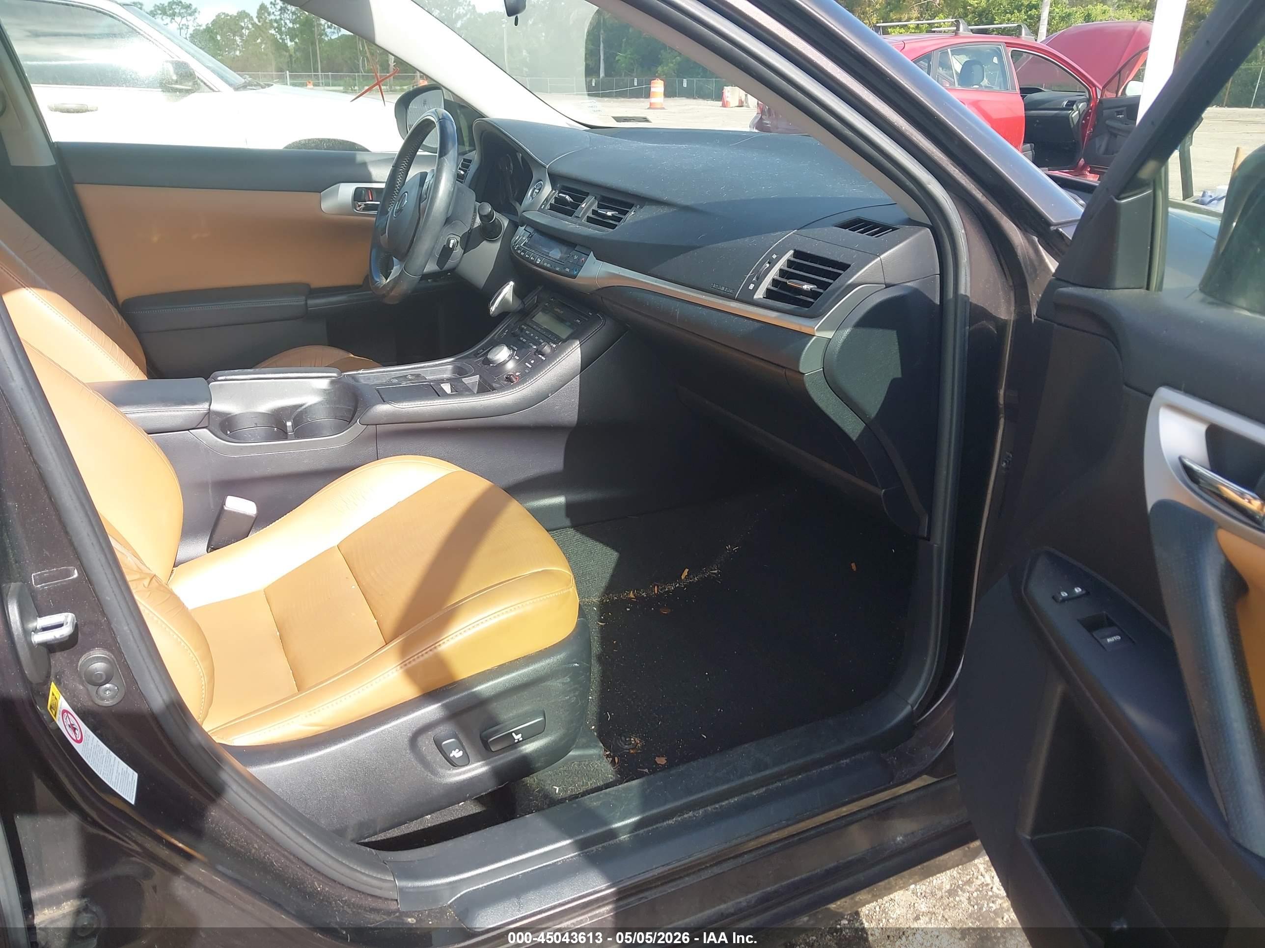 LEXUS CT image 5
