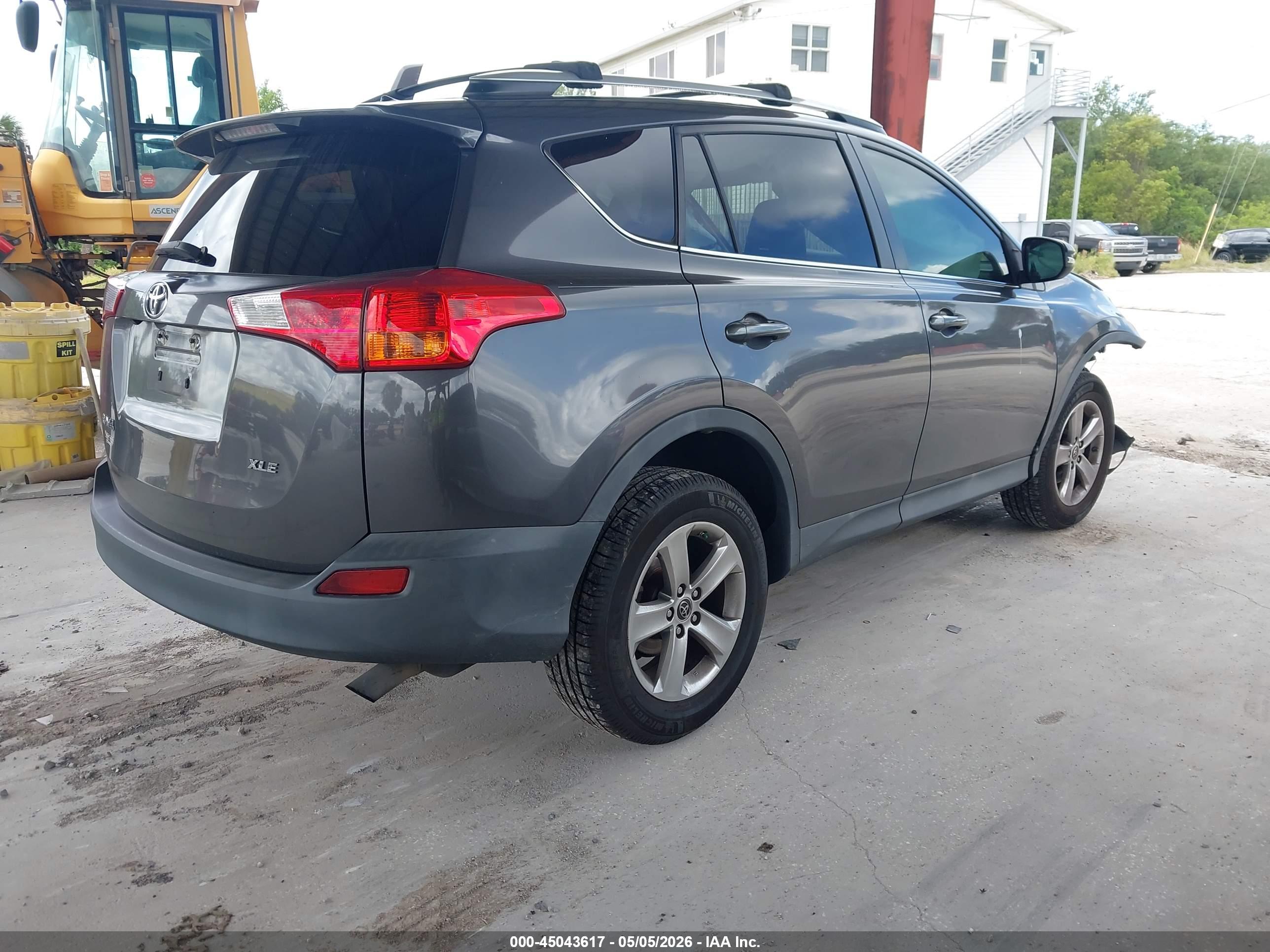 TOYOTA RAV4 image 4