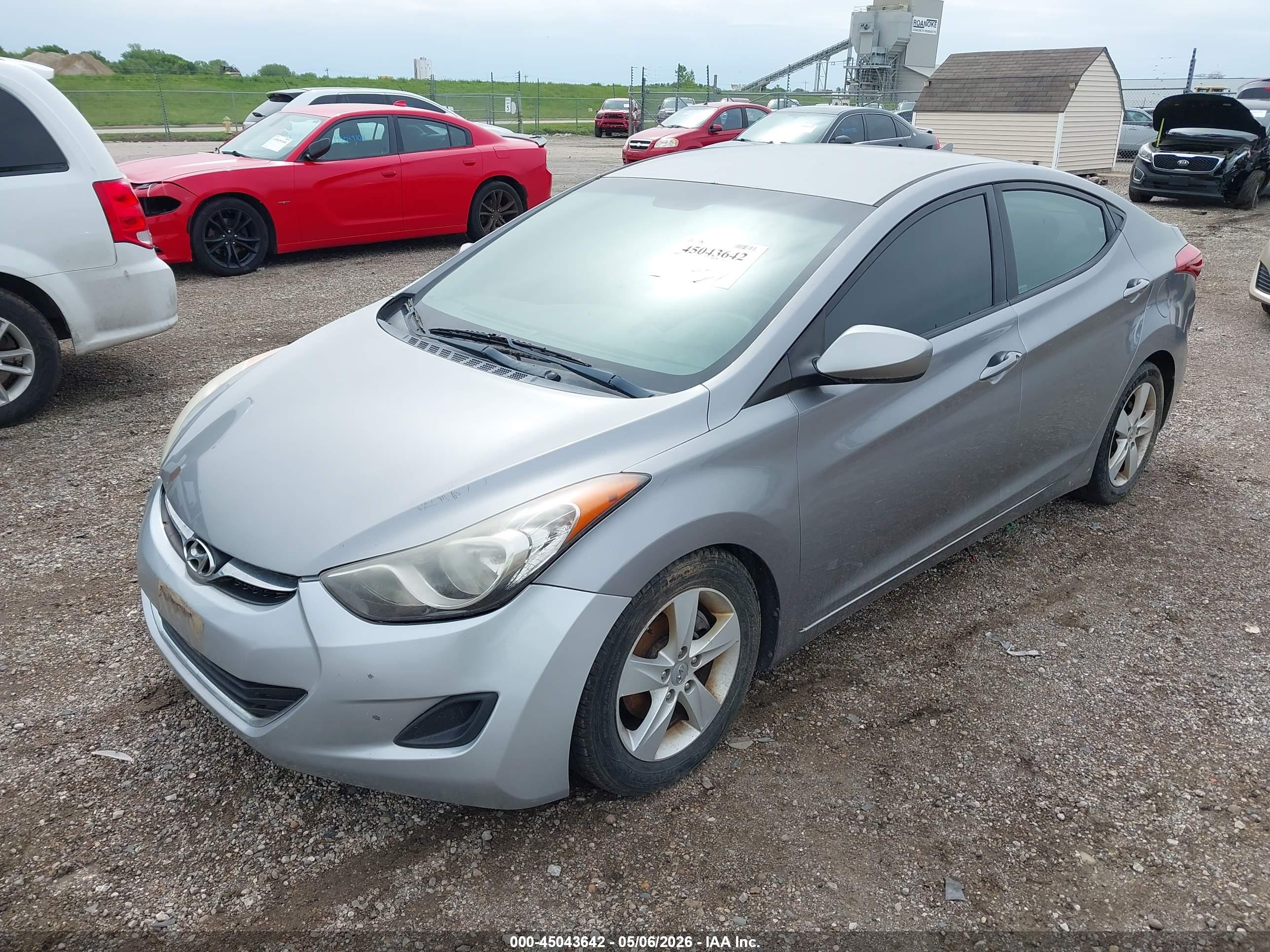 HYUNDAI ELANTRA image 2
