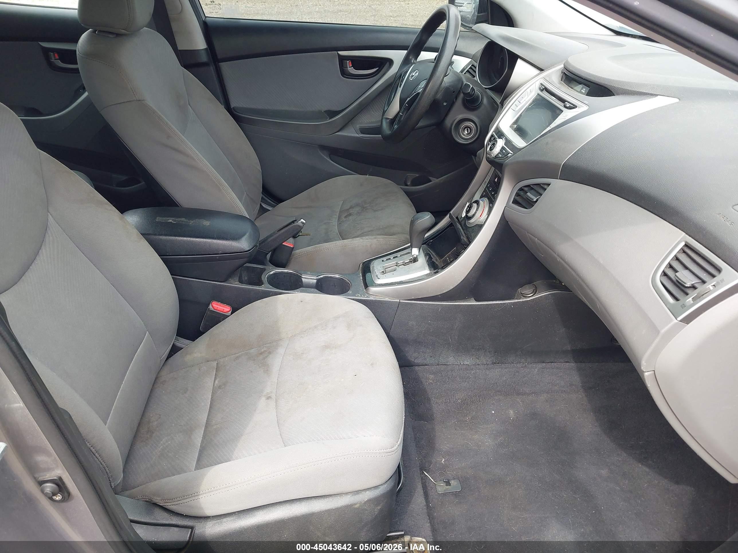 HYUNDAI ELANTRA image 5