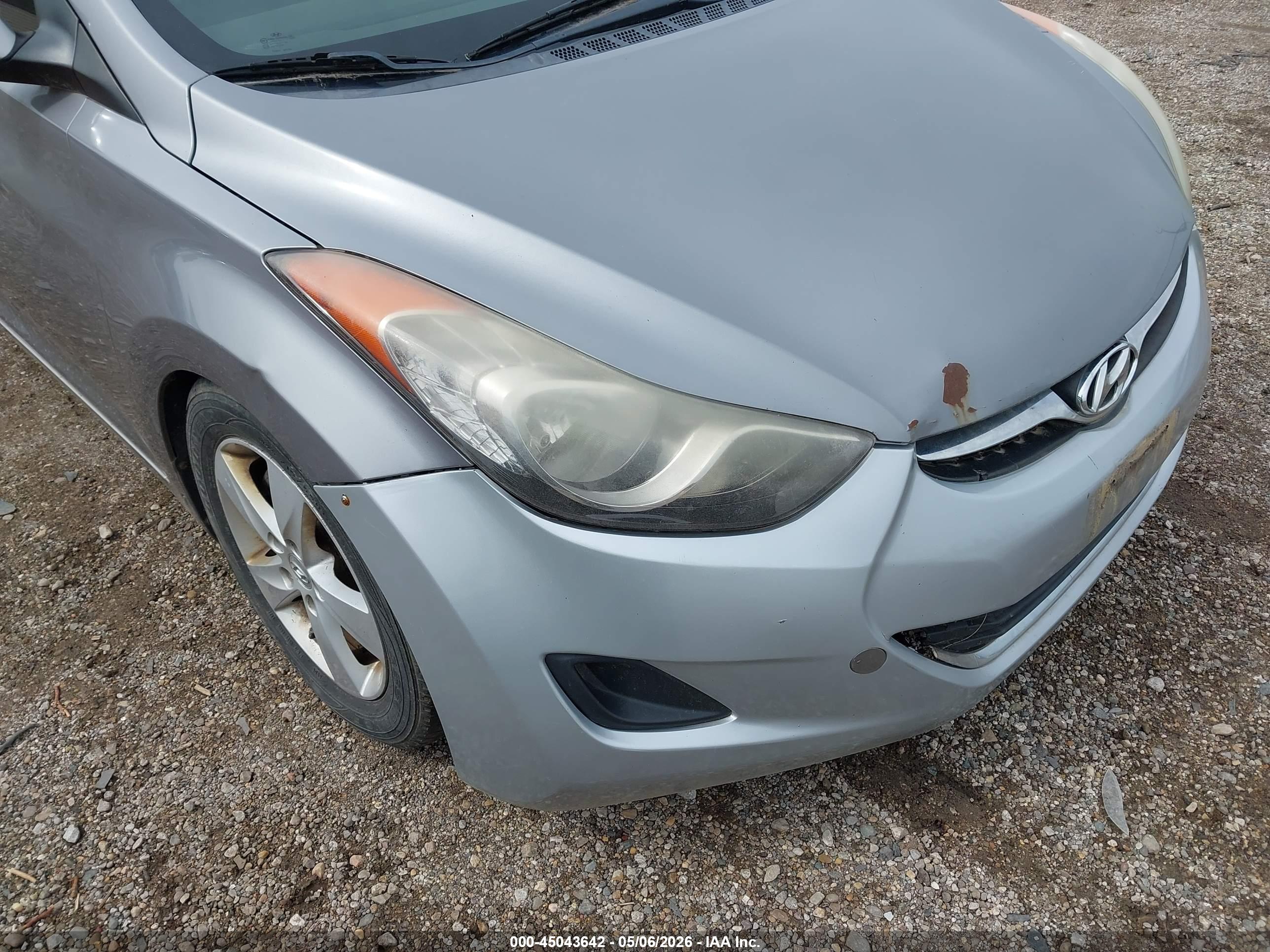 HYUNDAI ELANTRA image 6