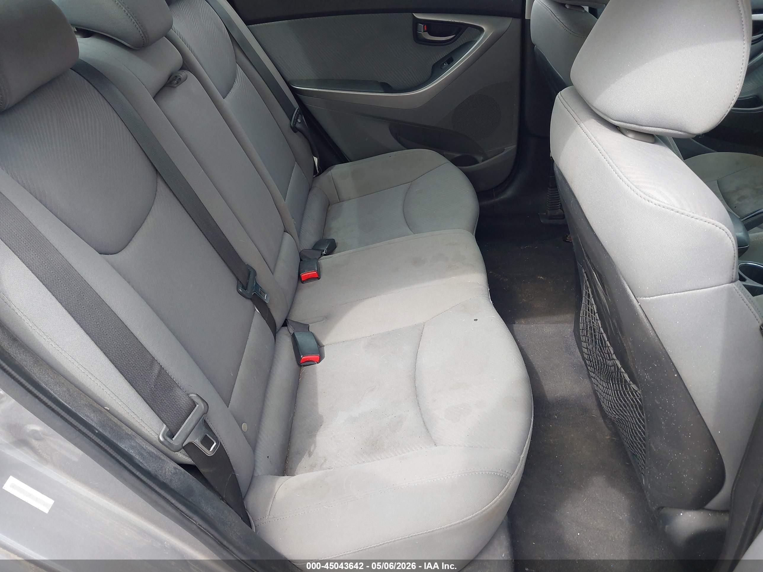 HYUNDAI ELANTRA image 8