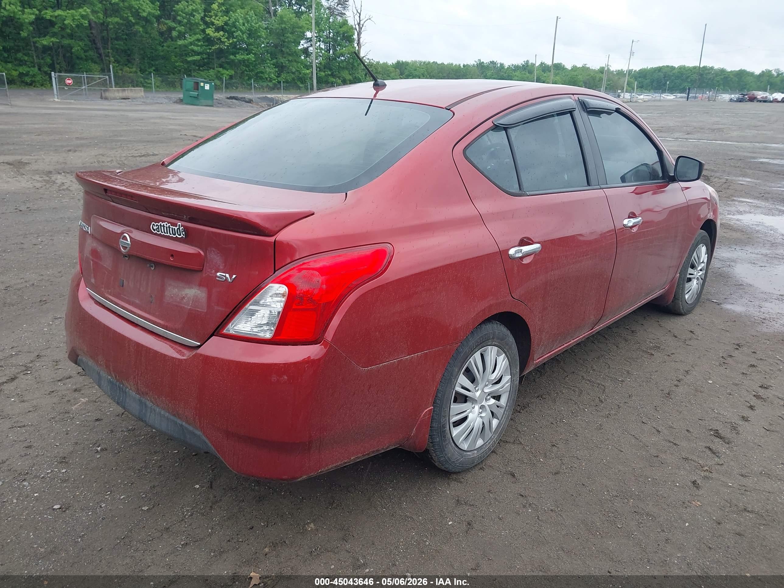 NISSAN VERSA image 4