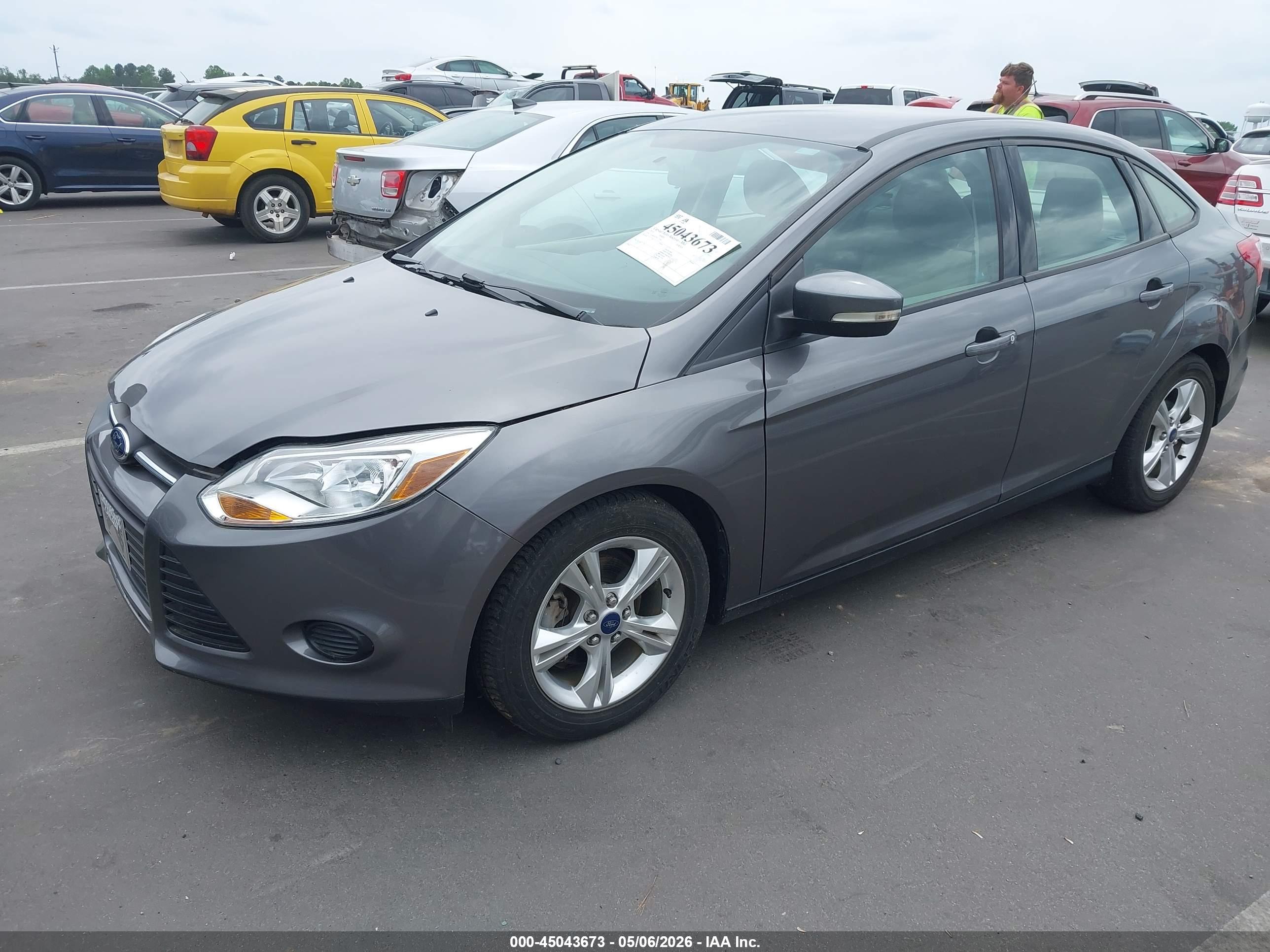 FORD FOCUS image 2