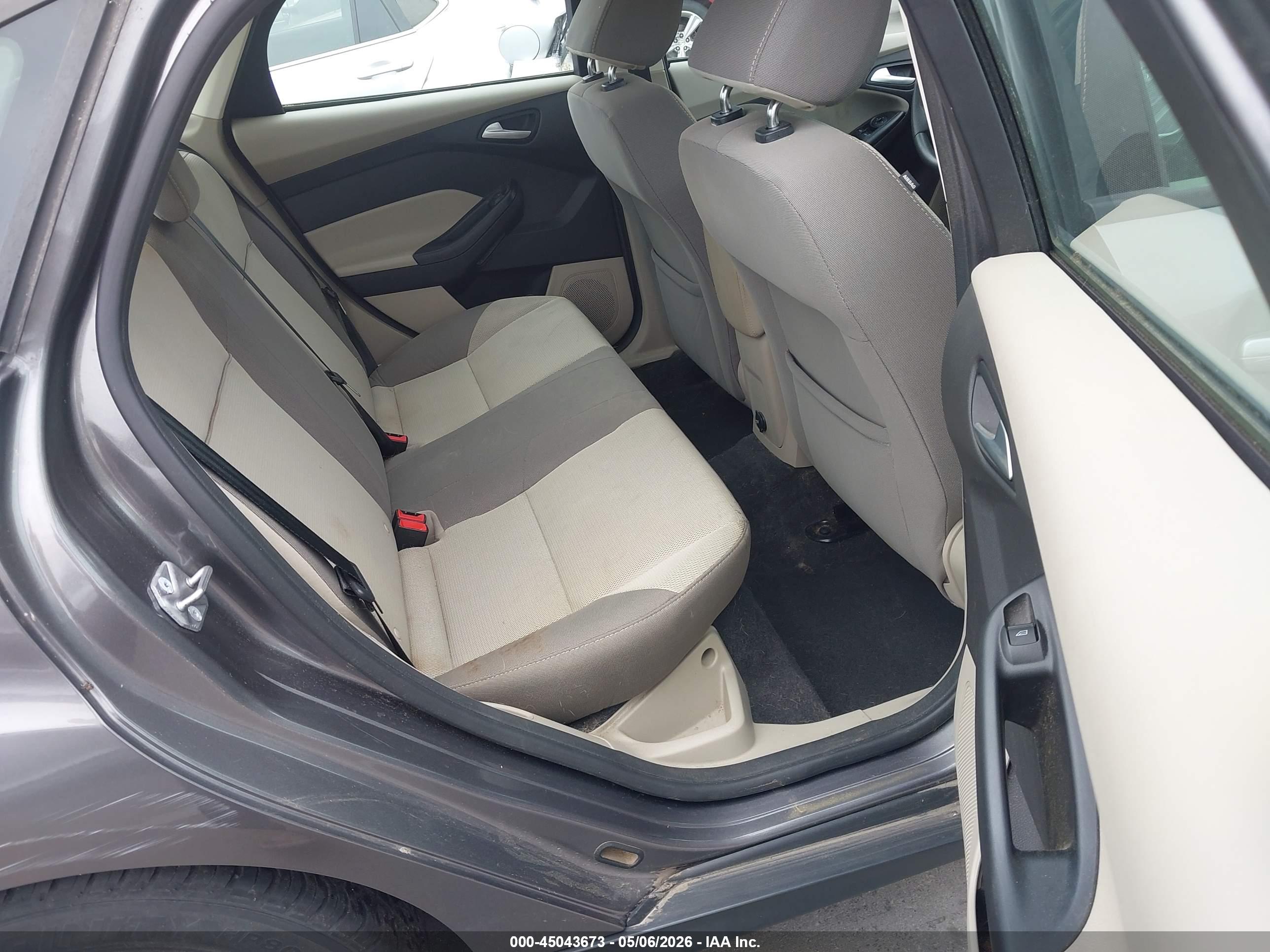 FORD FOCUS image 8