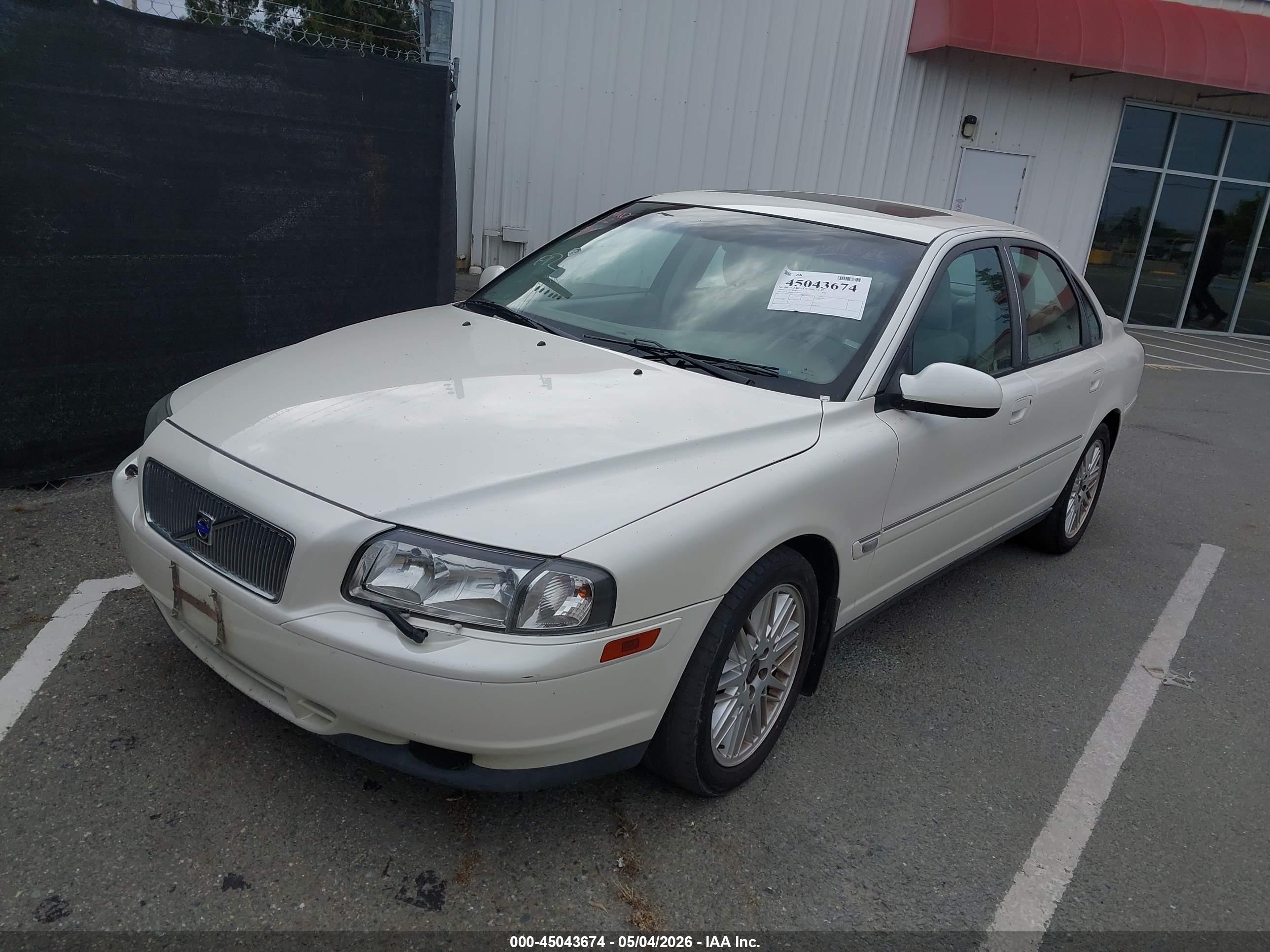 VOLVO S80 image 2