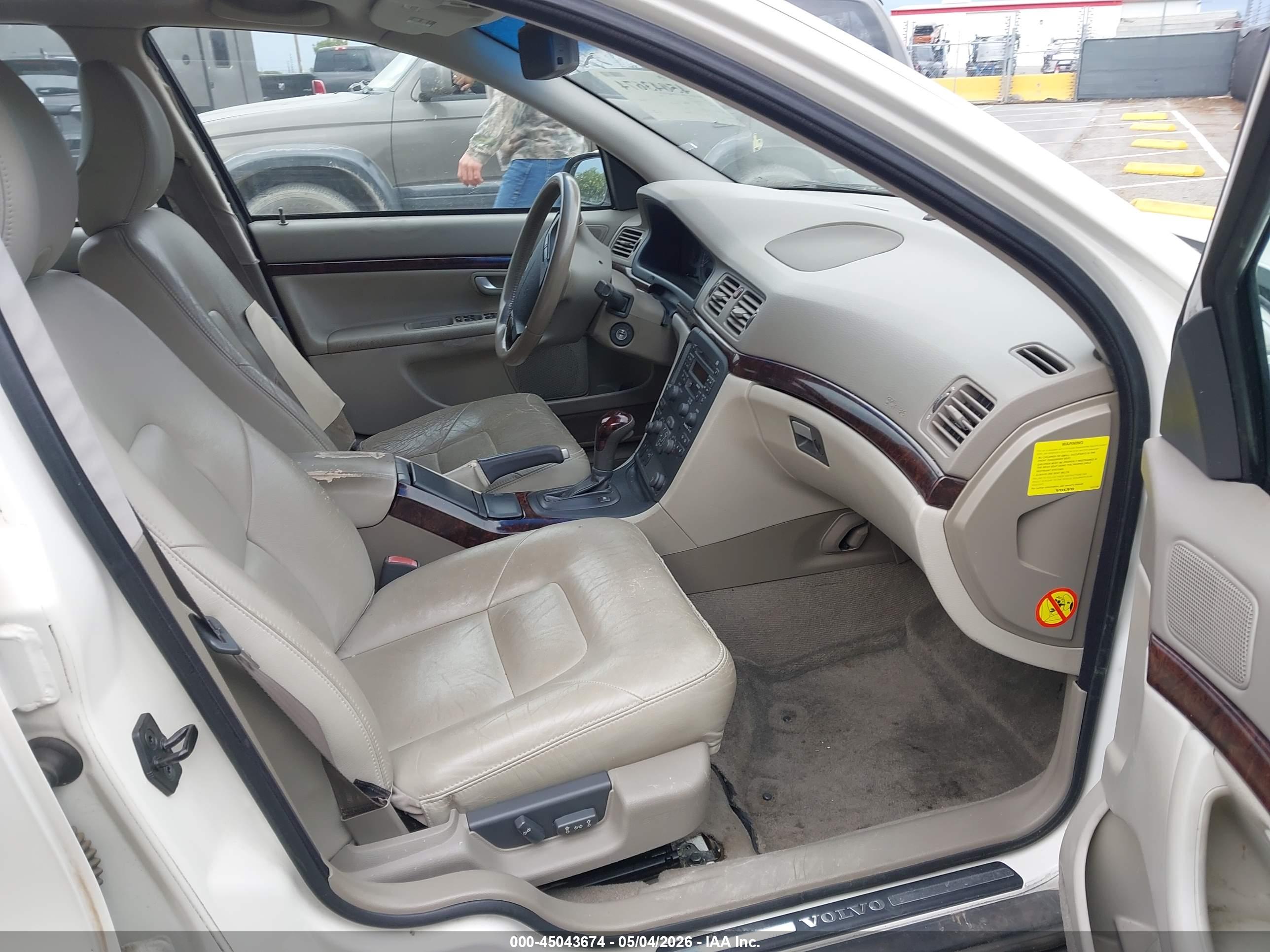 VOLVO S80 image 5