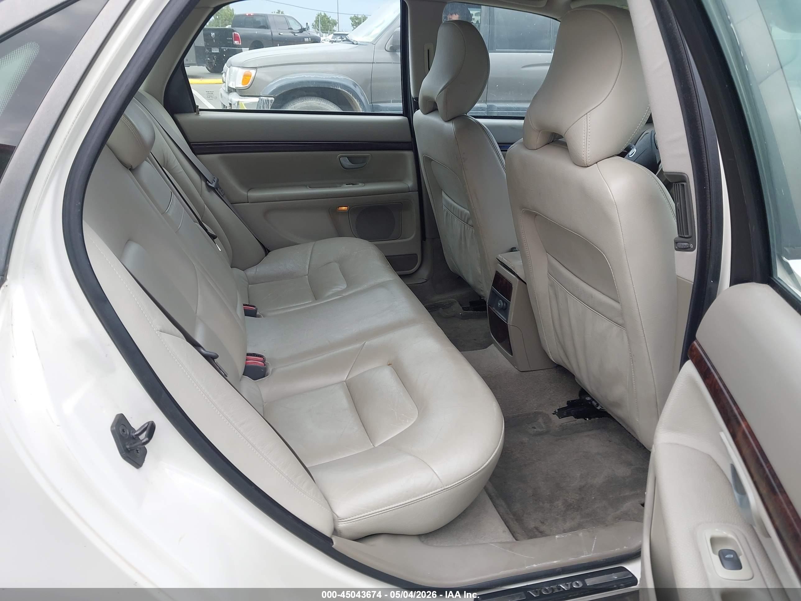 VOLVO S80 image 8
