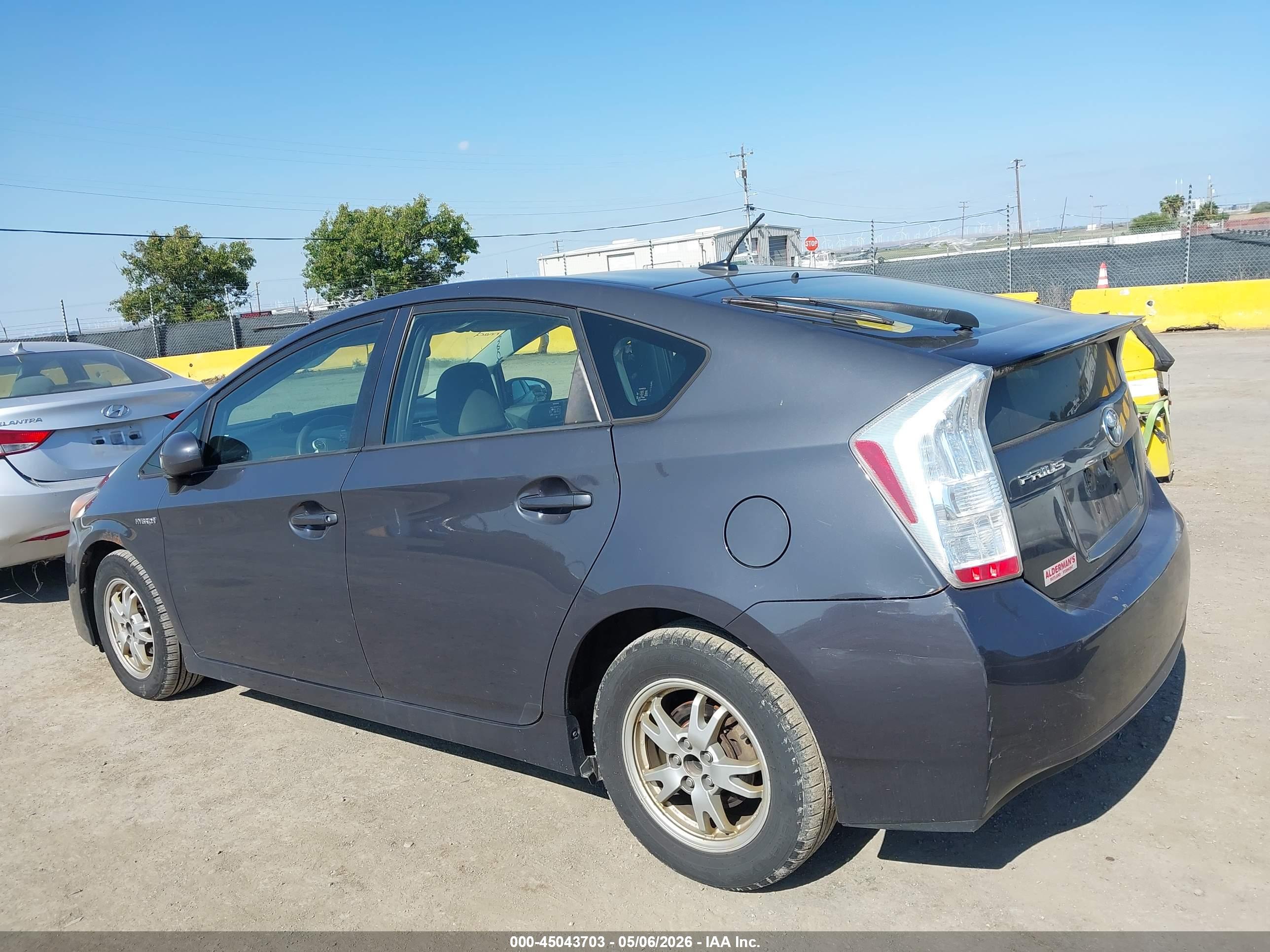 TOYOTA PRIUS image 3
