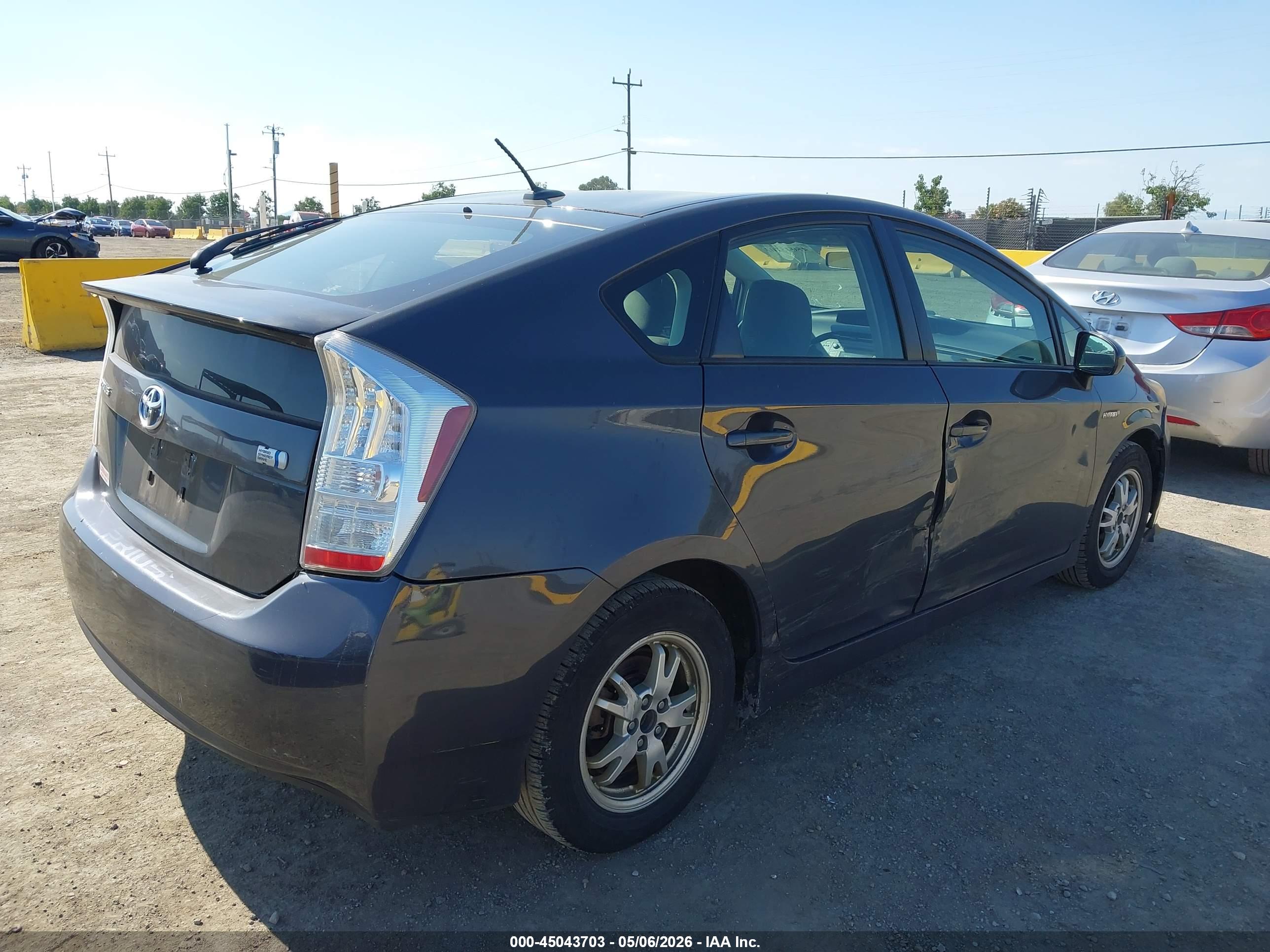 TOYOTA PRIUS image 4