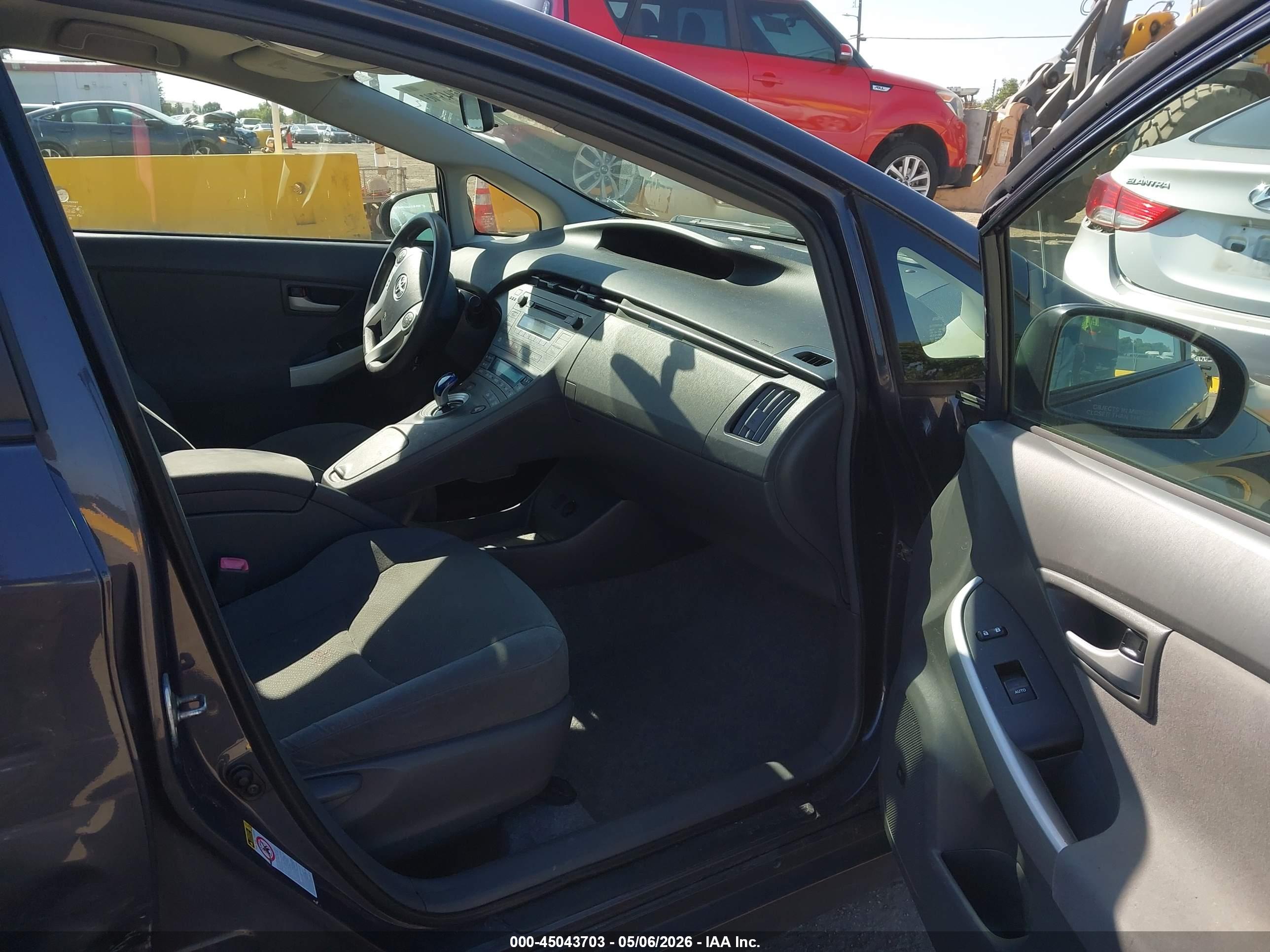 TOYOTA PRIUS image 5