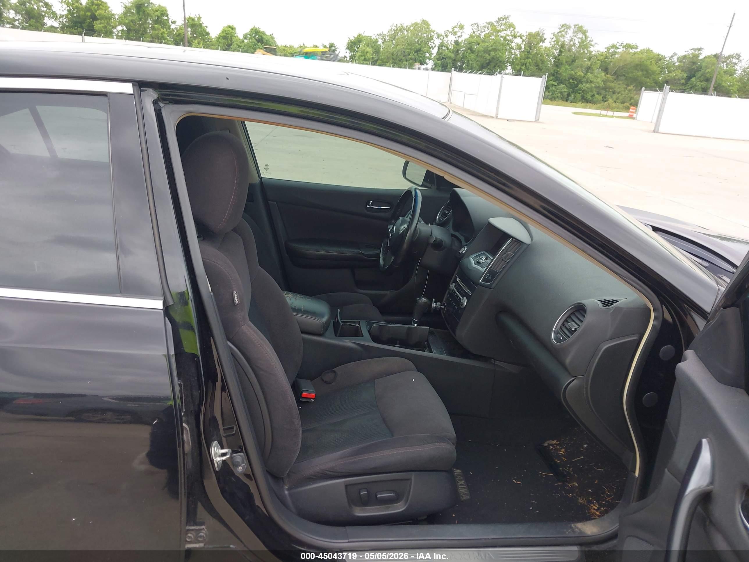 NISSAN MAXIMA image 5