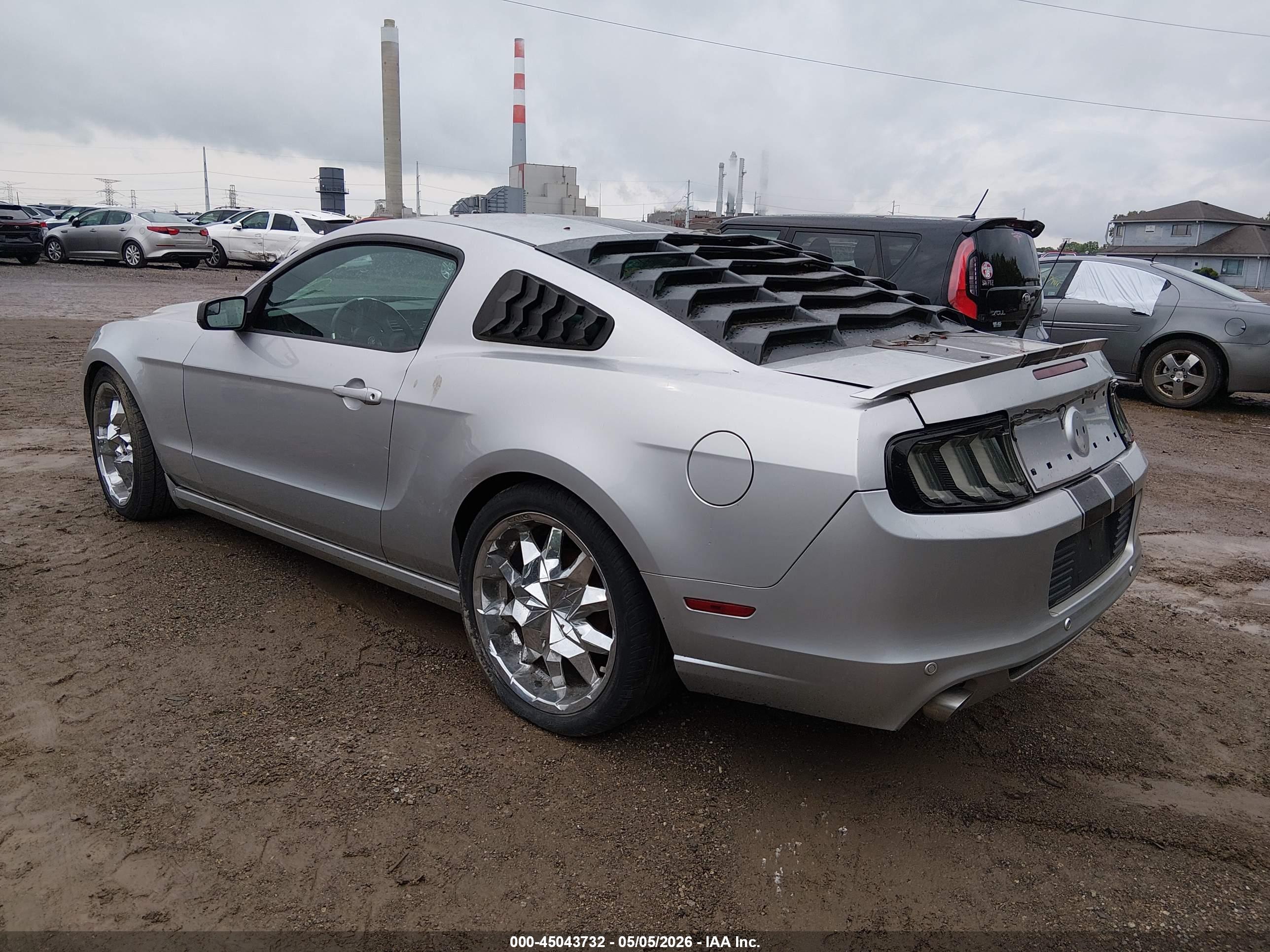 FORD MUSTANG image 3