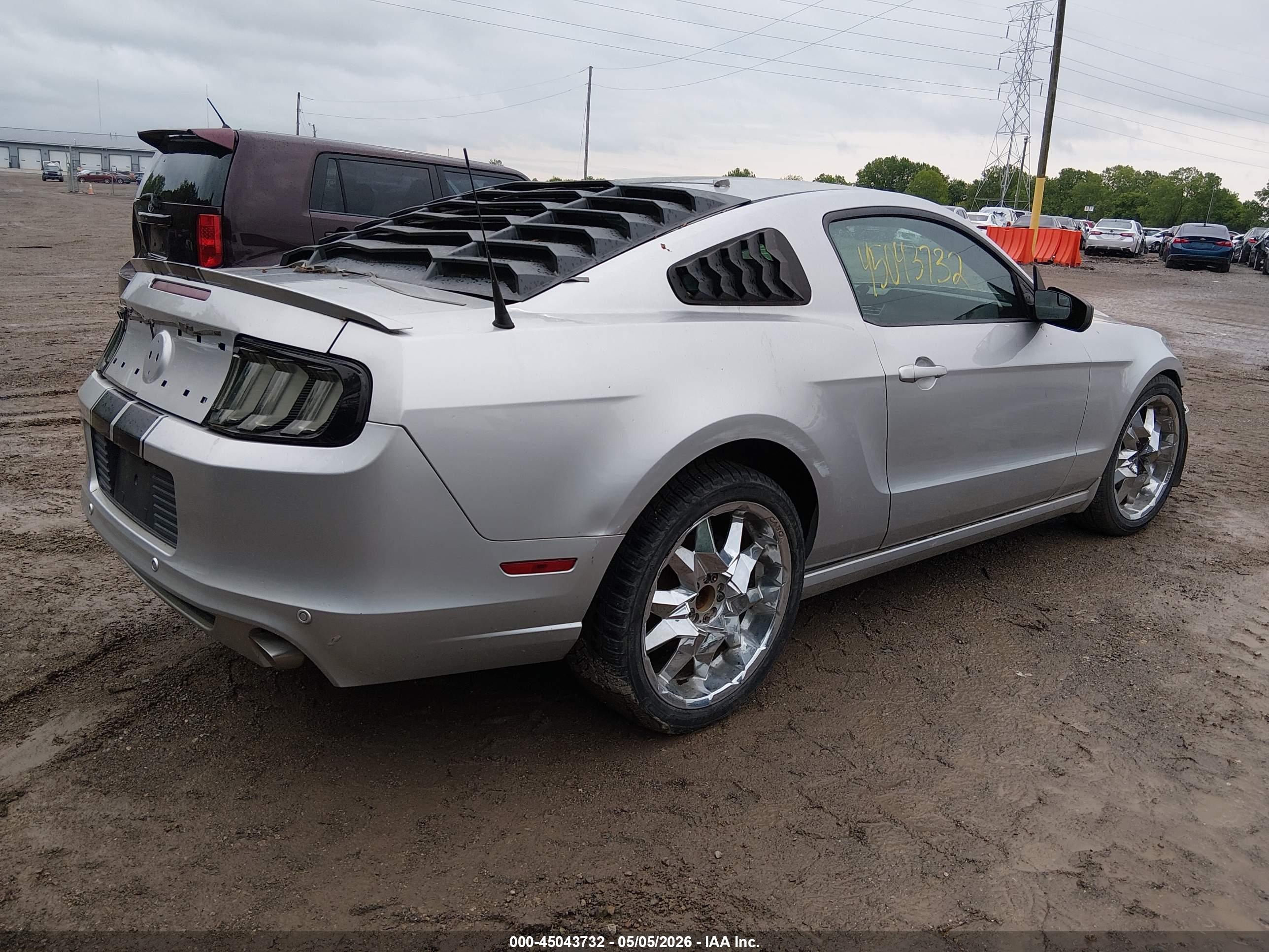 FORD MUSTANG image 4