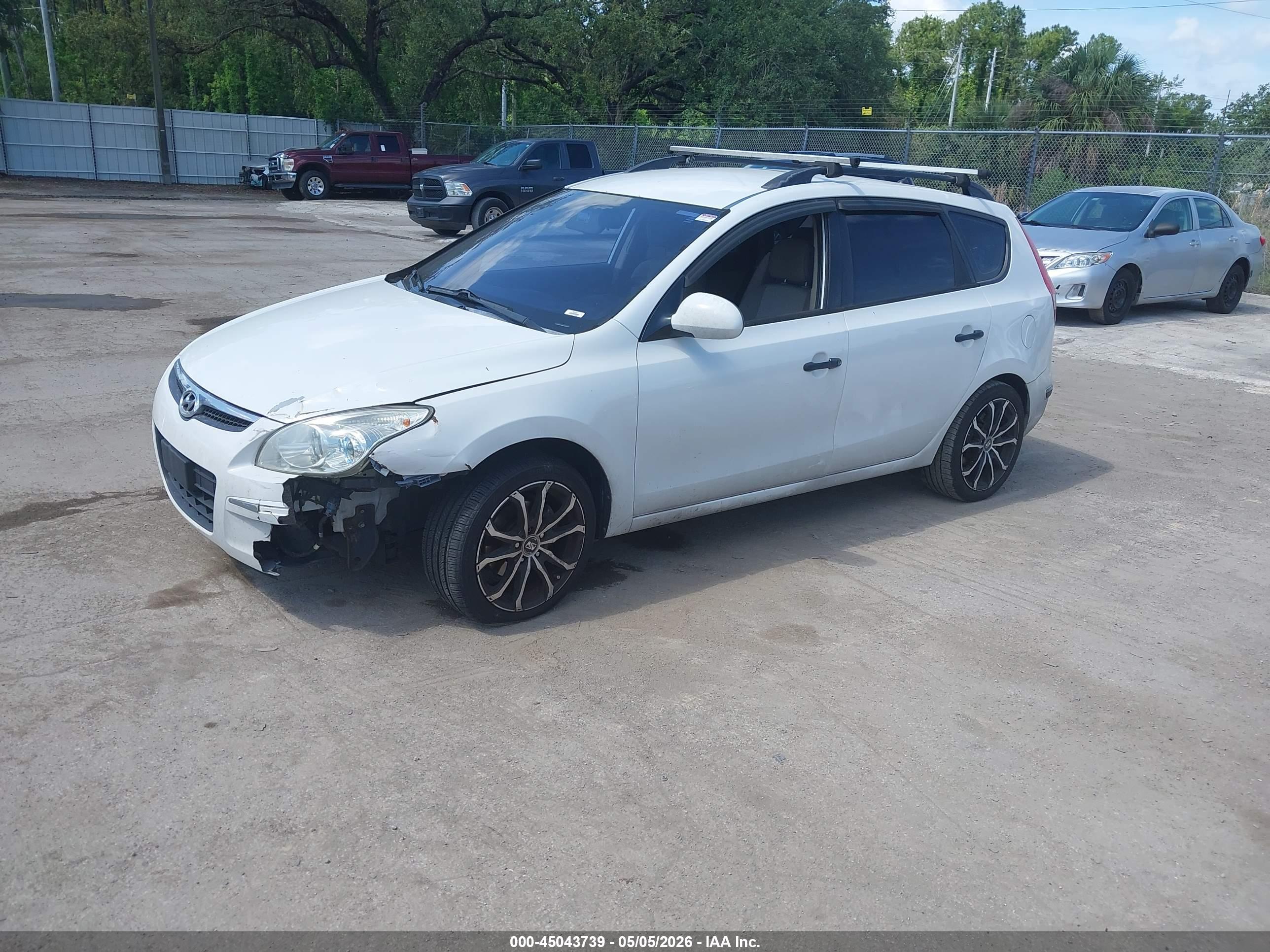 HYUNDAI ELANTRA image 2