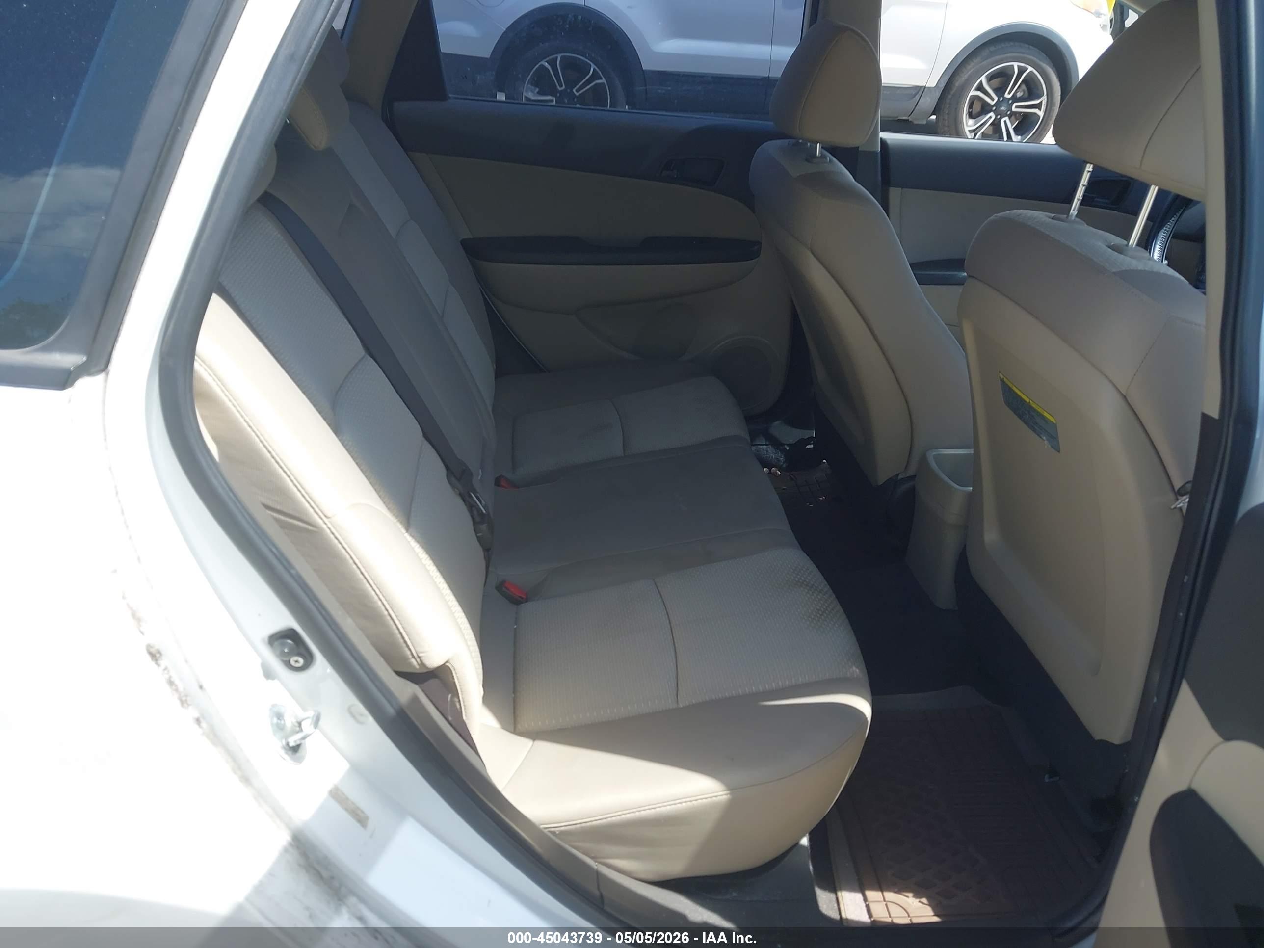 HYUNDAI ELANTRA image 8