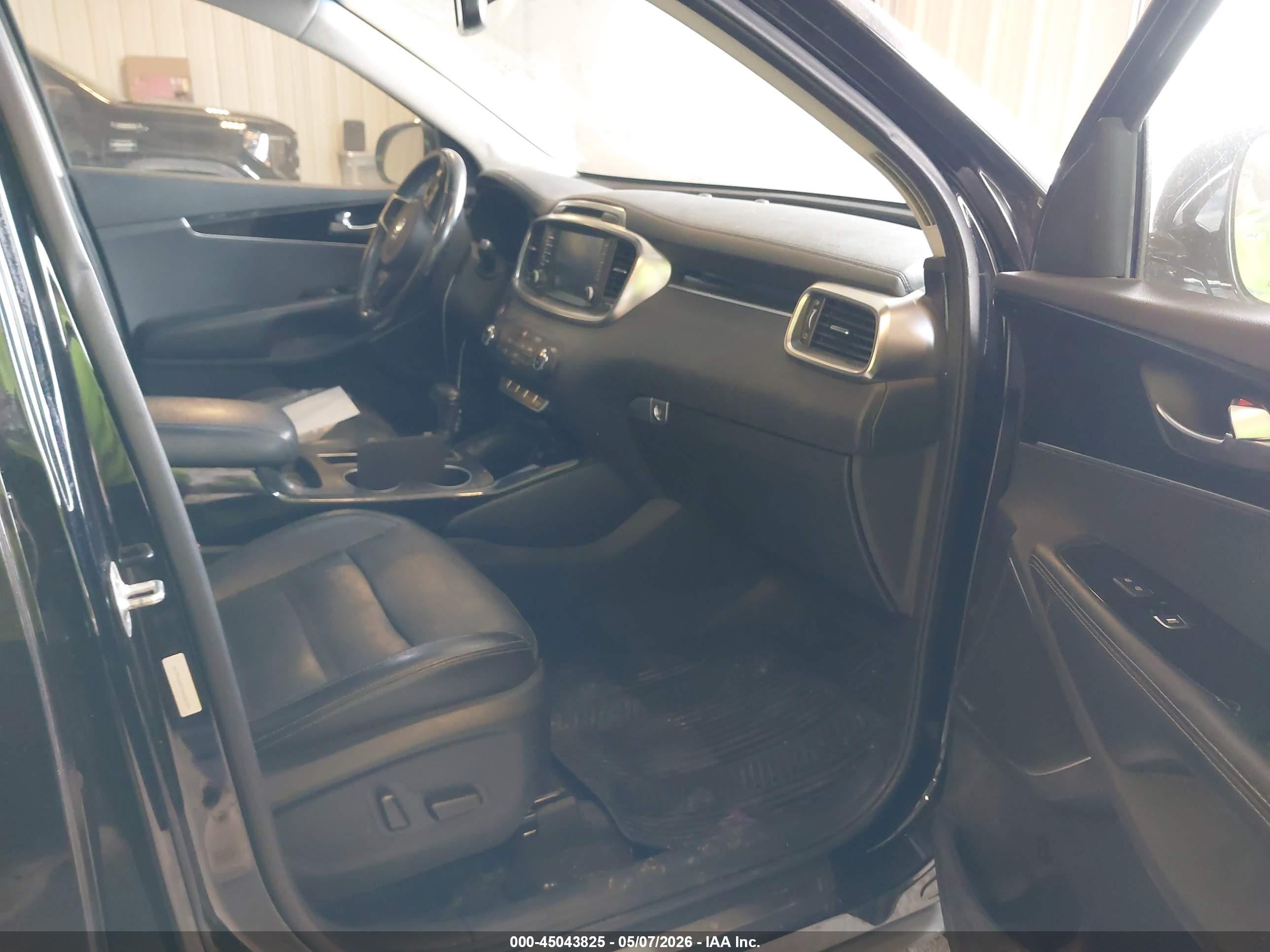 KIA SORENTO image 5