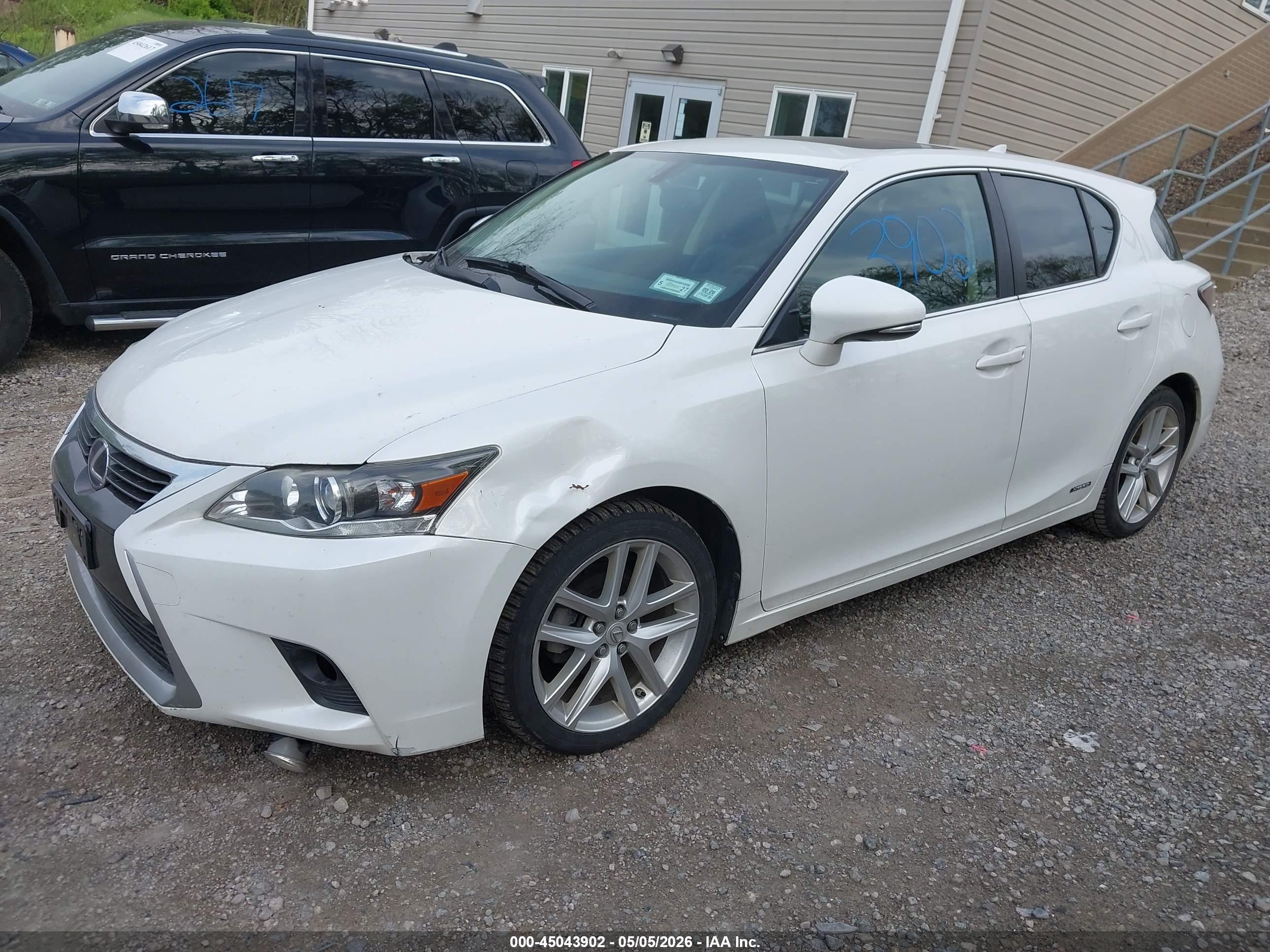 LEXUS CT image 2