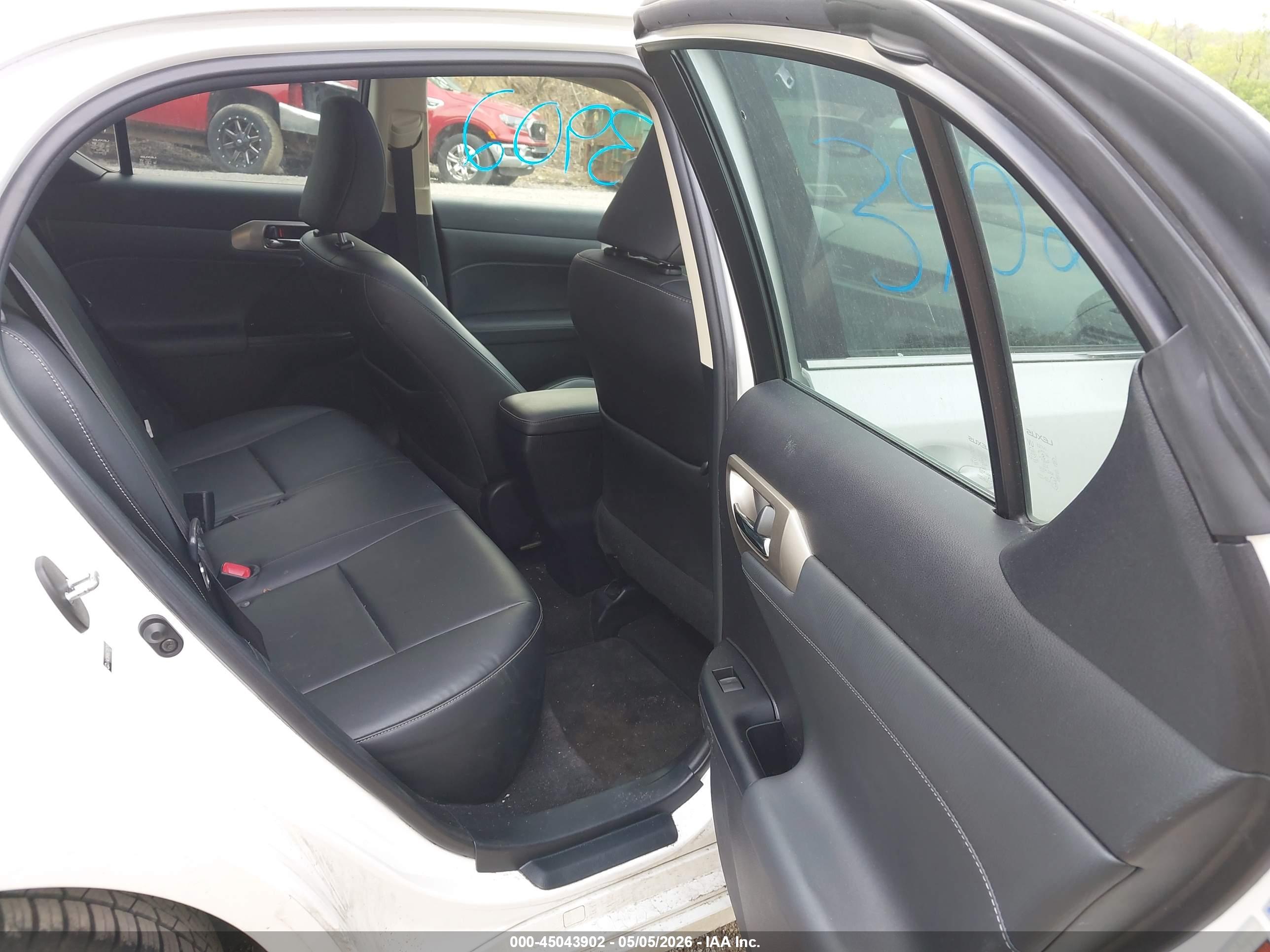 LEXUS CT image 8