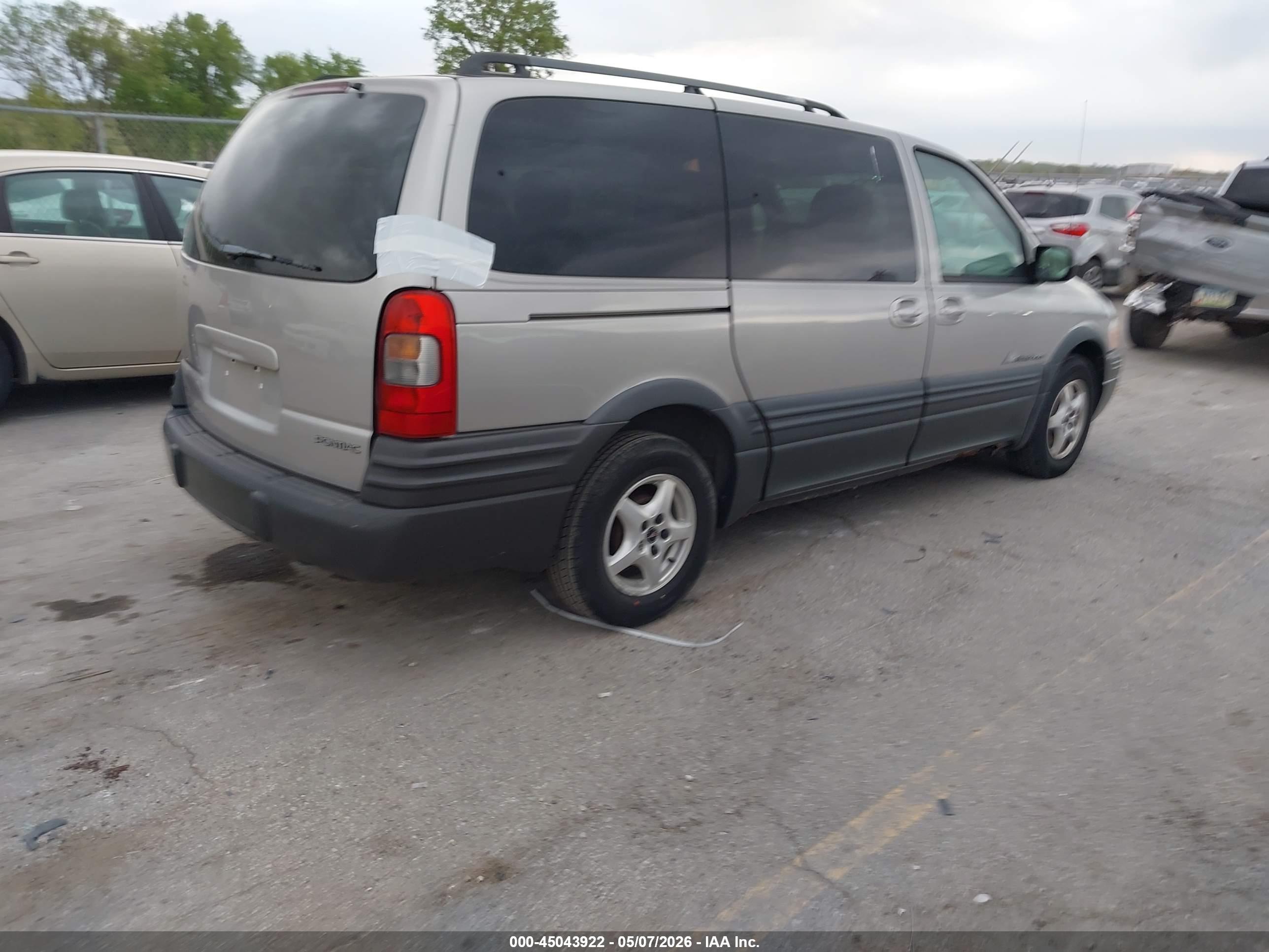 PONTIAC MONTANA image 4