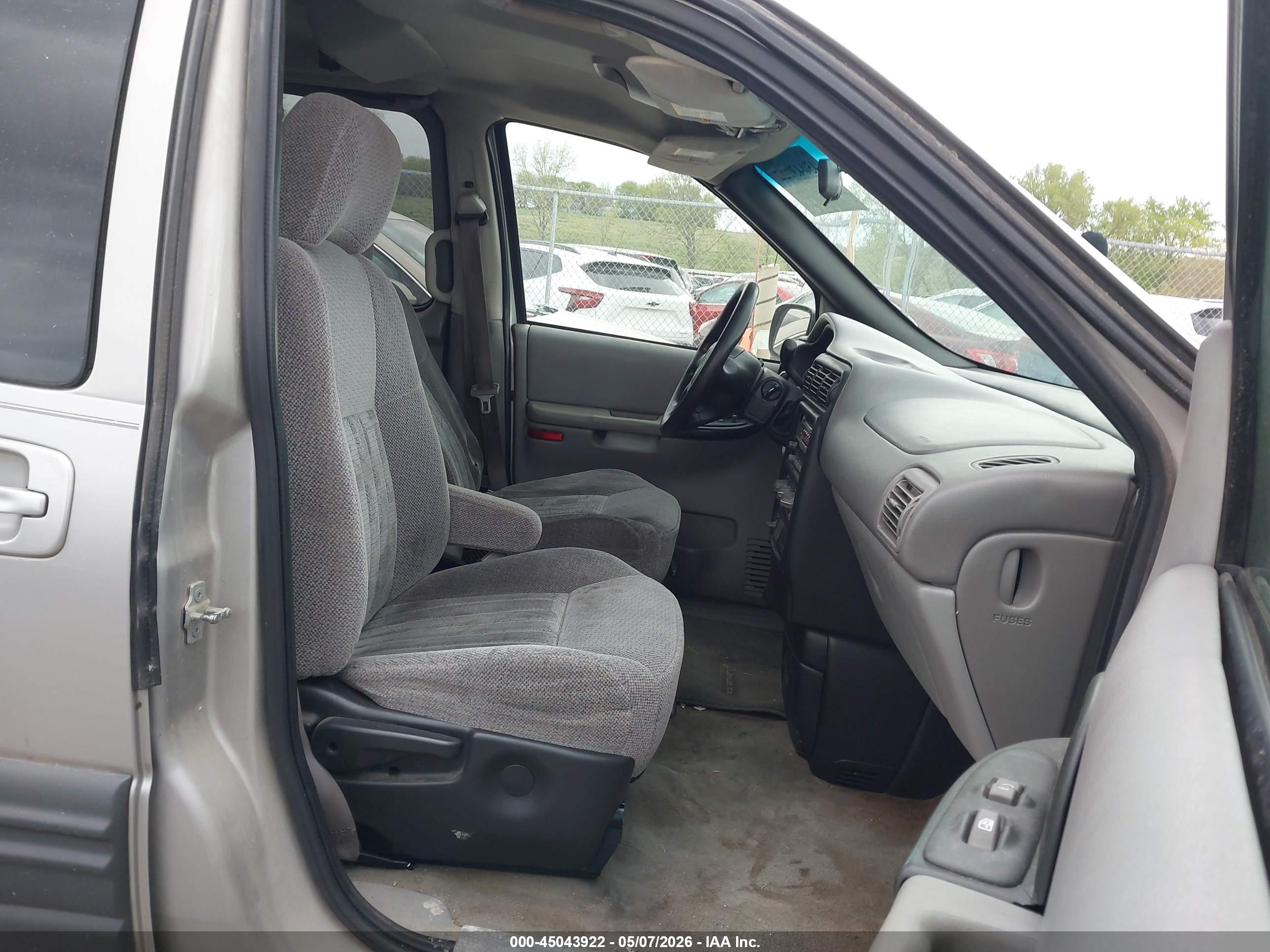 PONTIAC MONTANA image 5