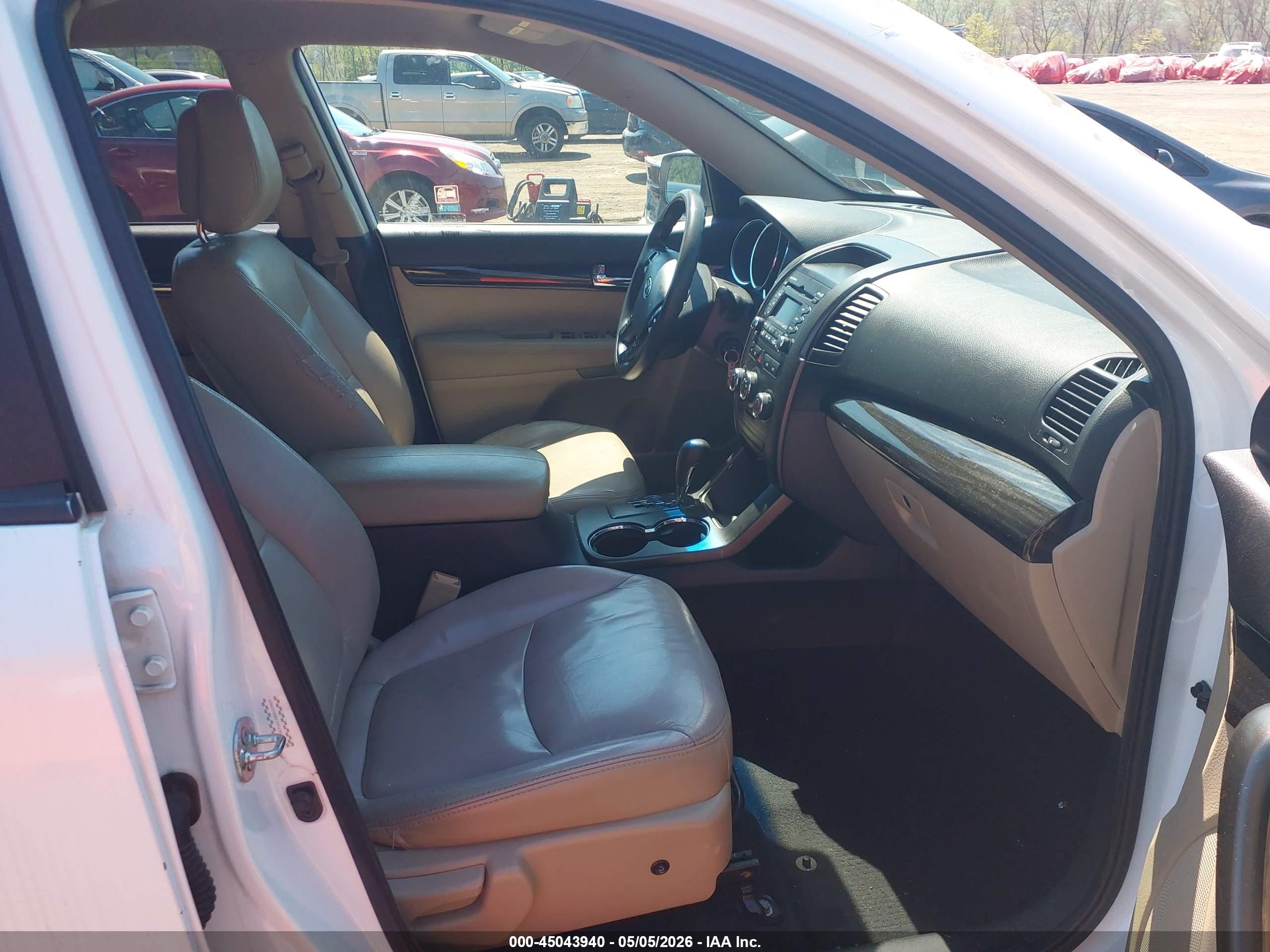 KIA SORENTO image 5