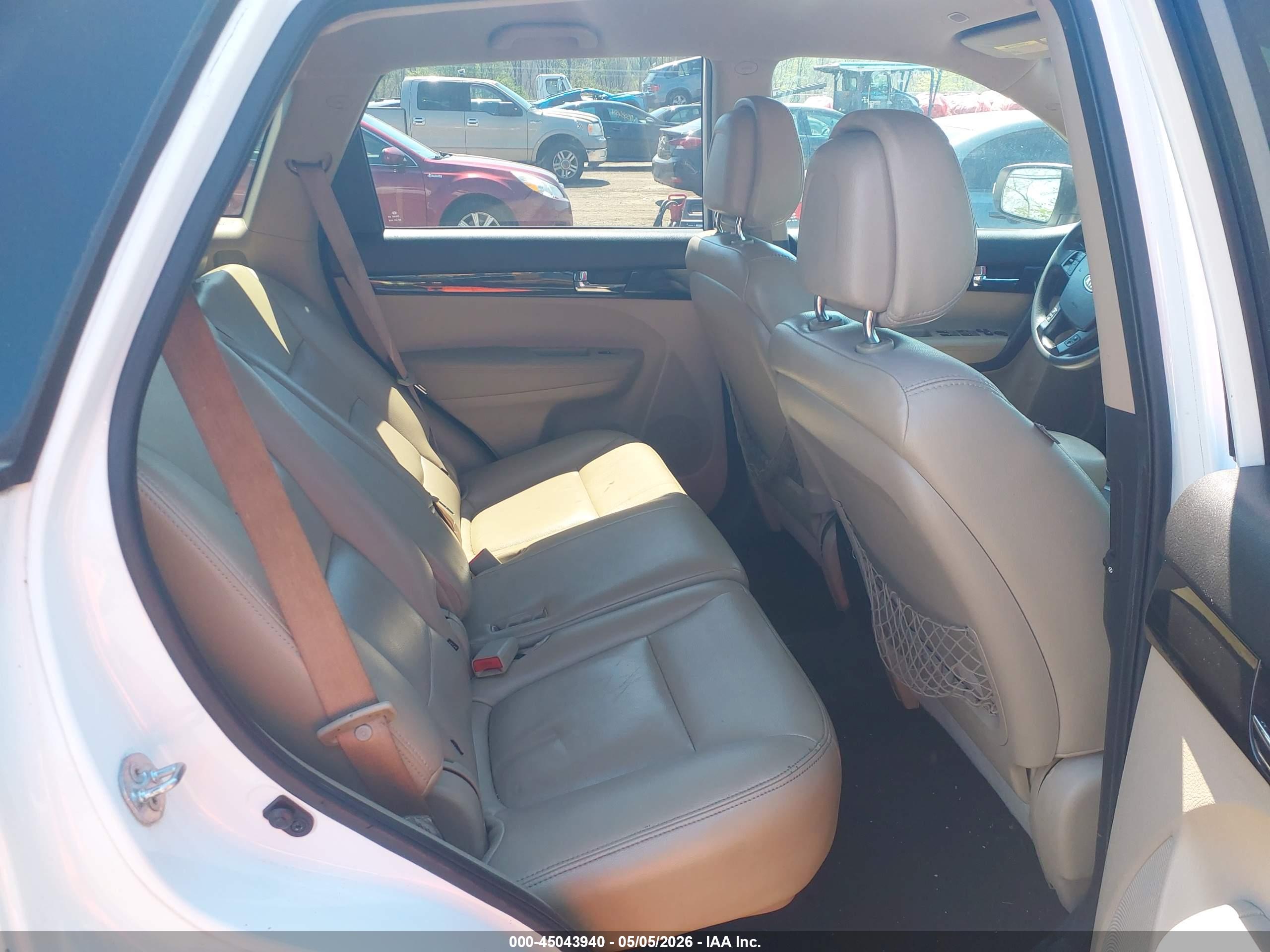 KIA SORENTO image 8