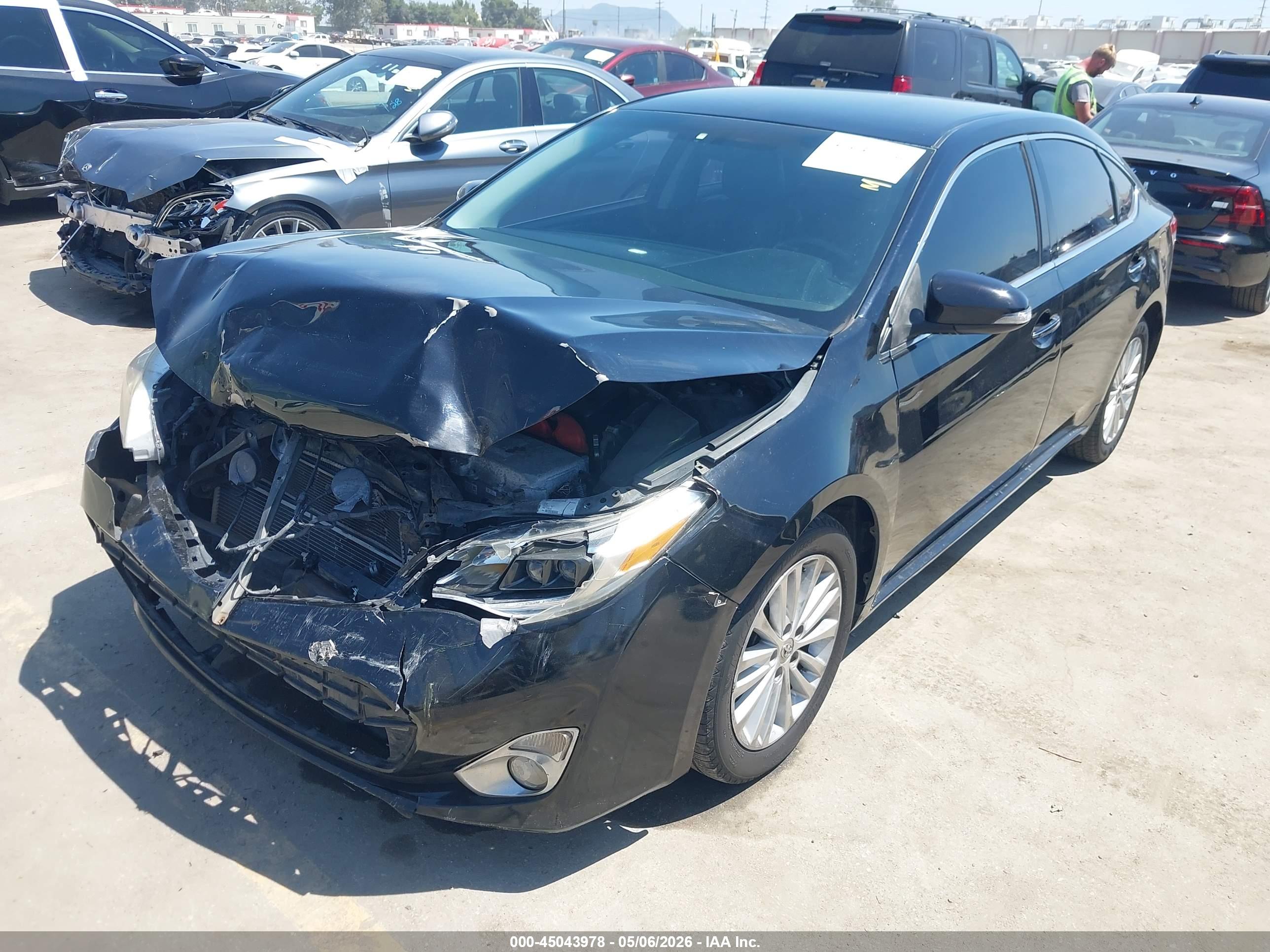TOYOTA AVALON image 2