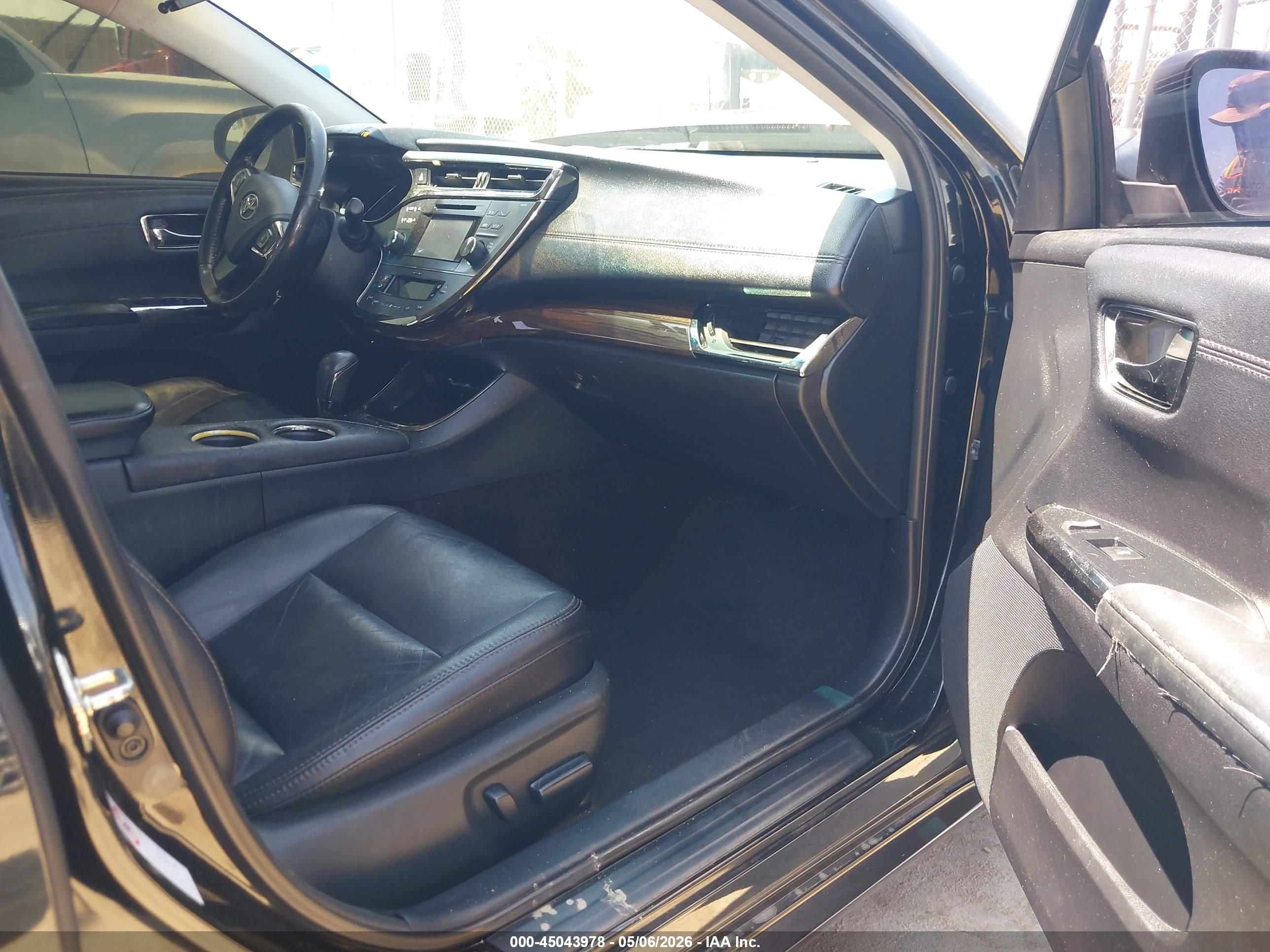 TOYOTA AVALON image 5