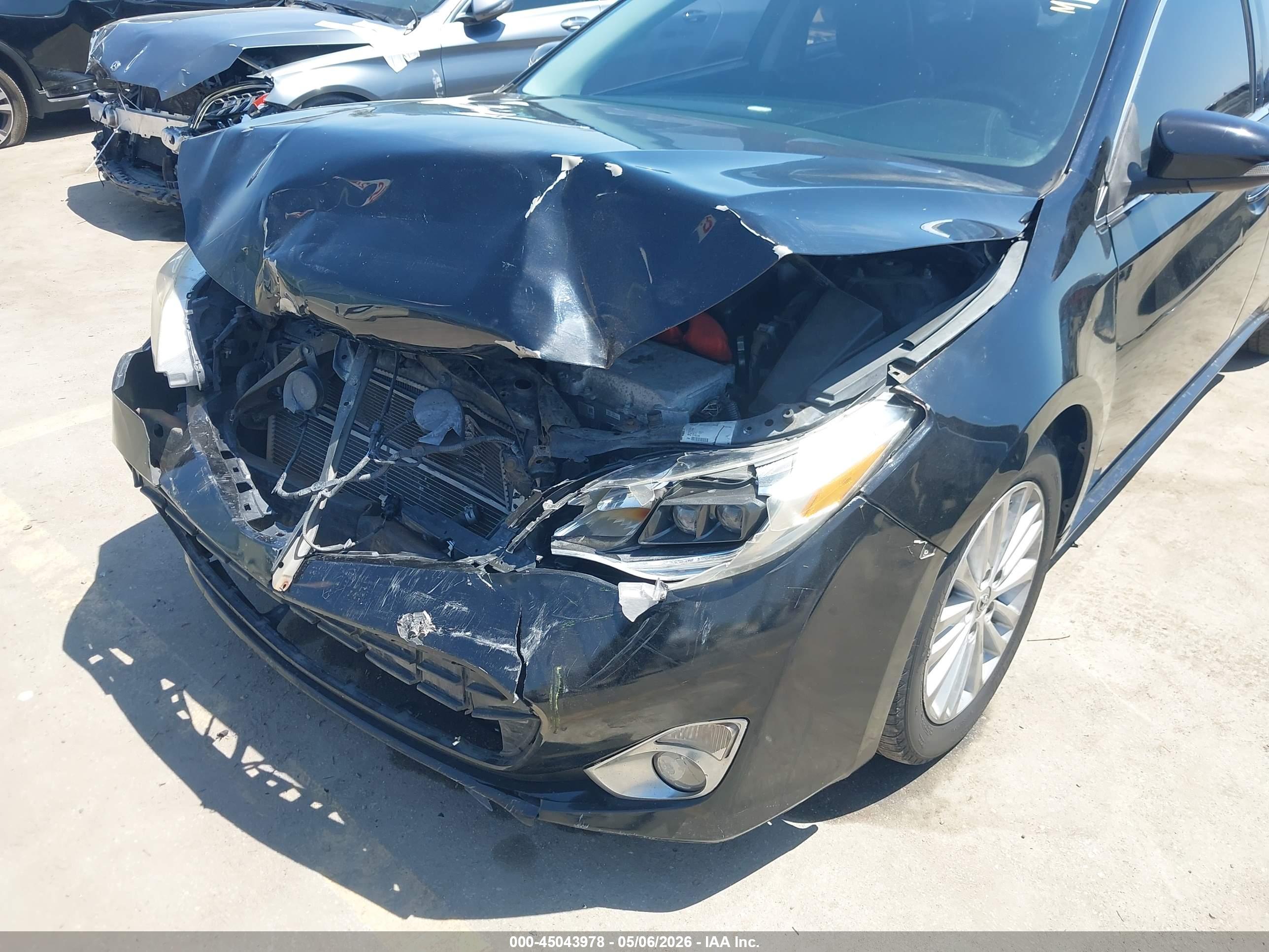 TOYOTA AVALON image 6