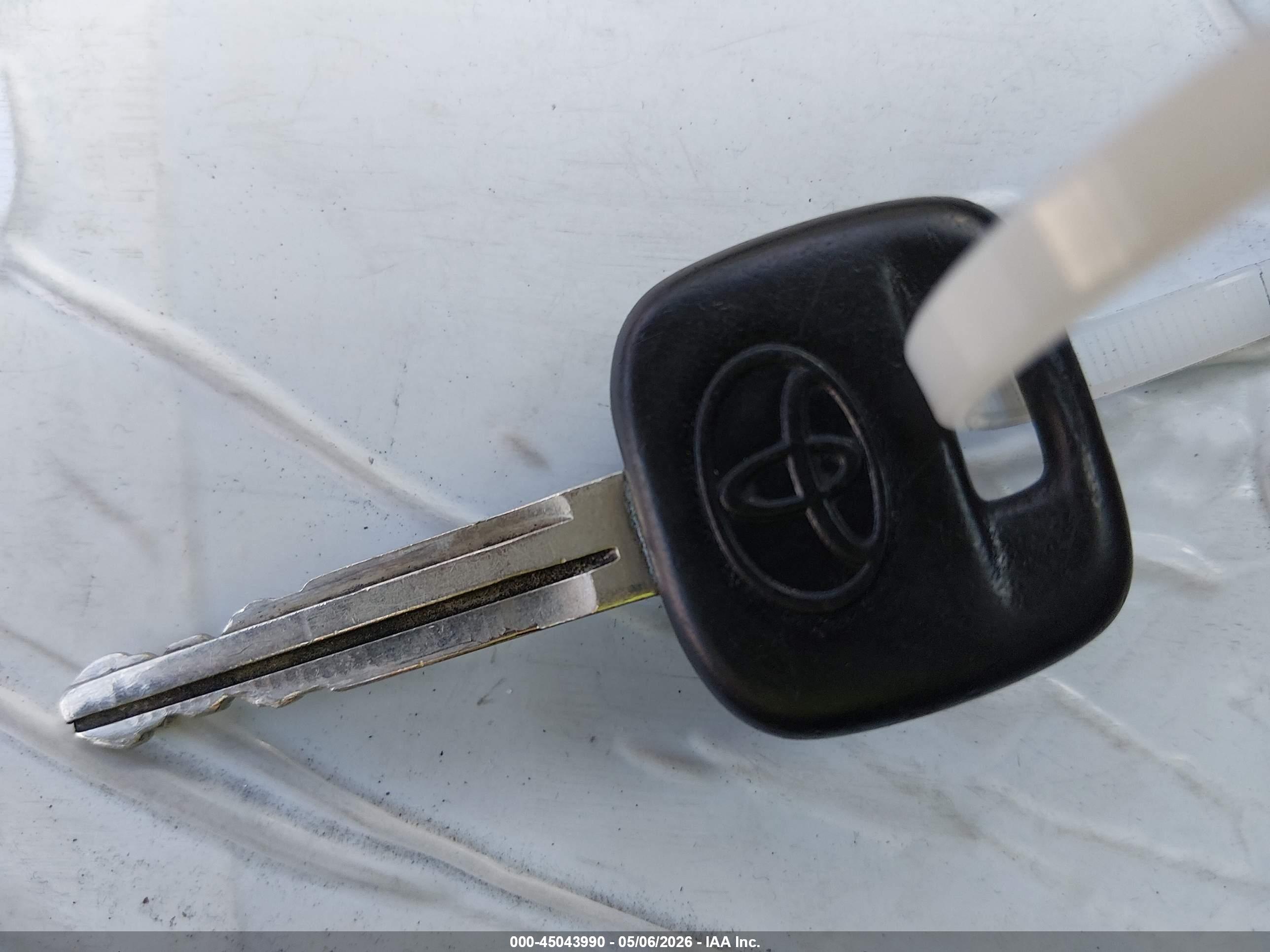 TOYOTA YARIS image 11